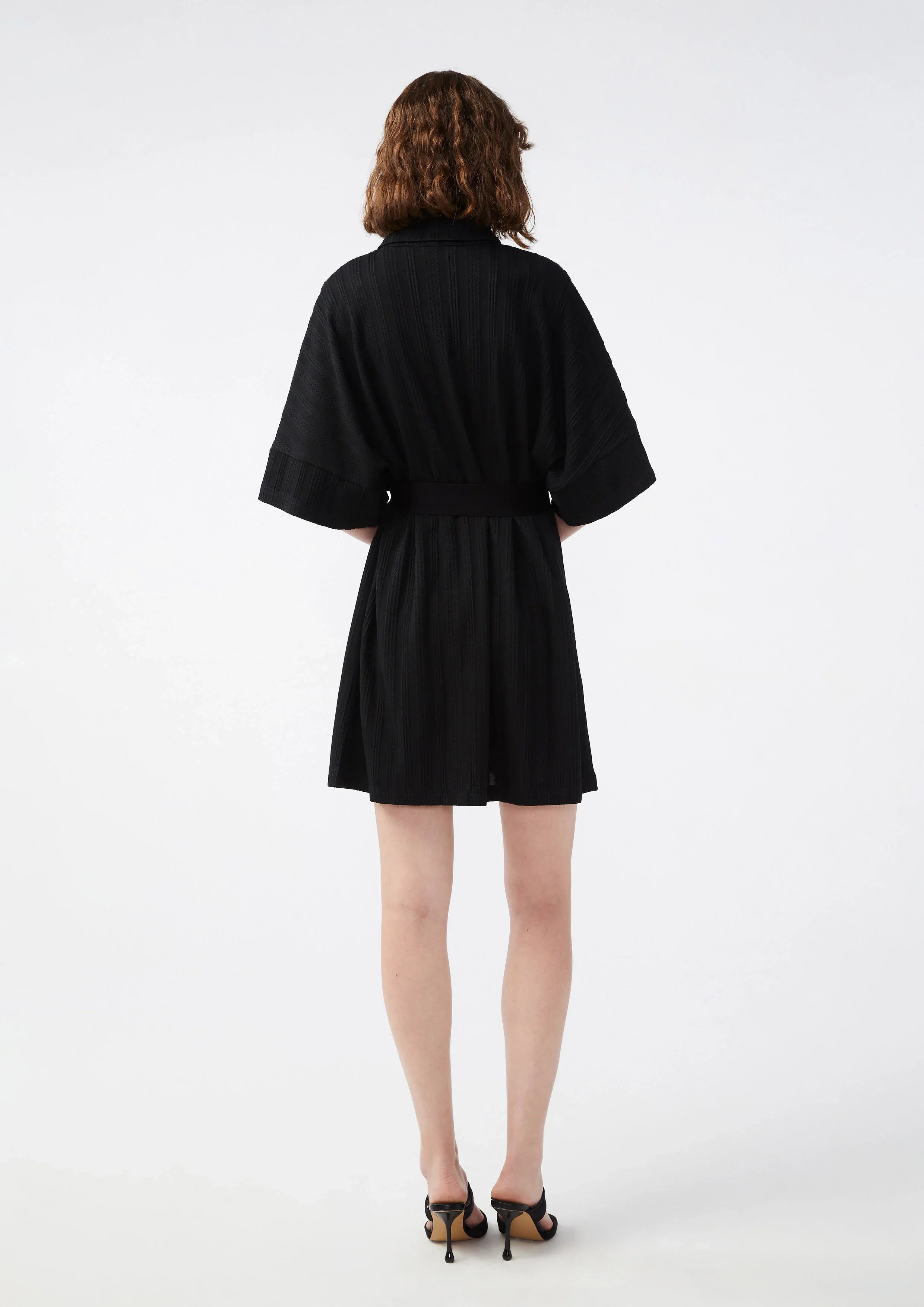 เดรสสั้นพร้อมสายเชือกยาวผูกคอ