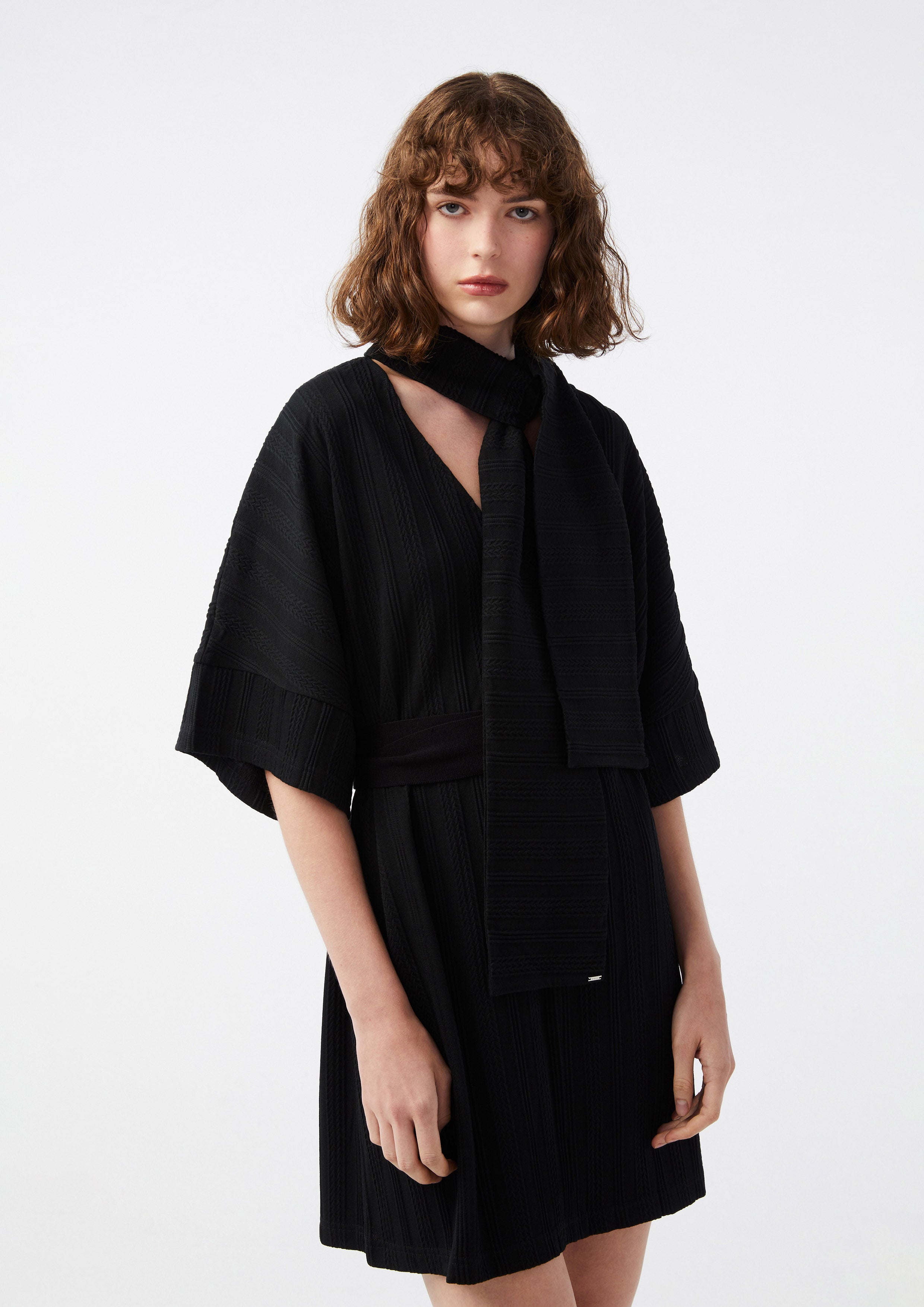 เดรสสั้นพร้อมสายเชือกยาวผูกคอ