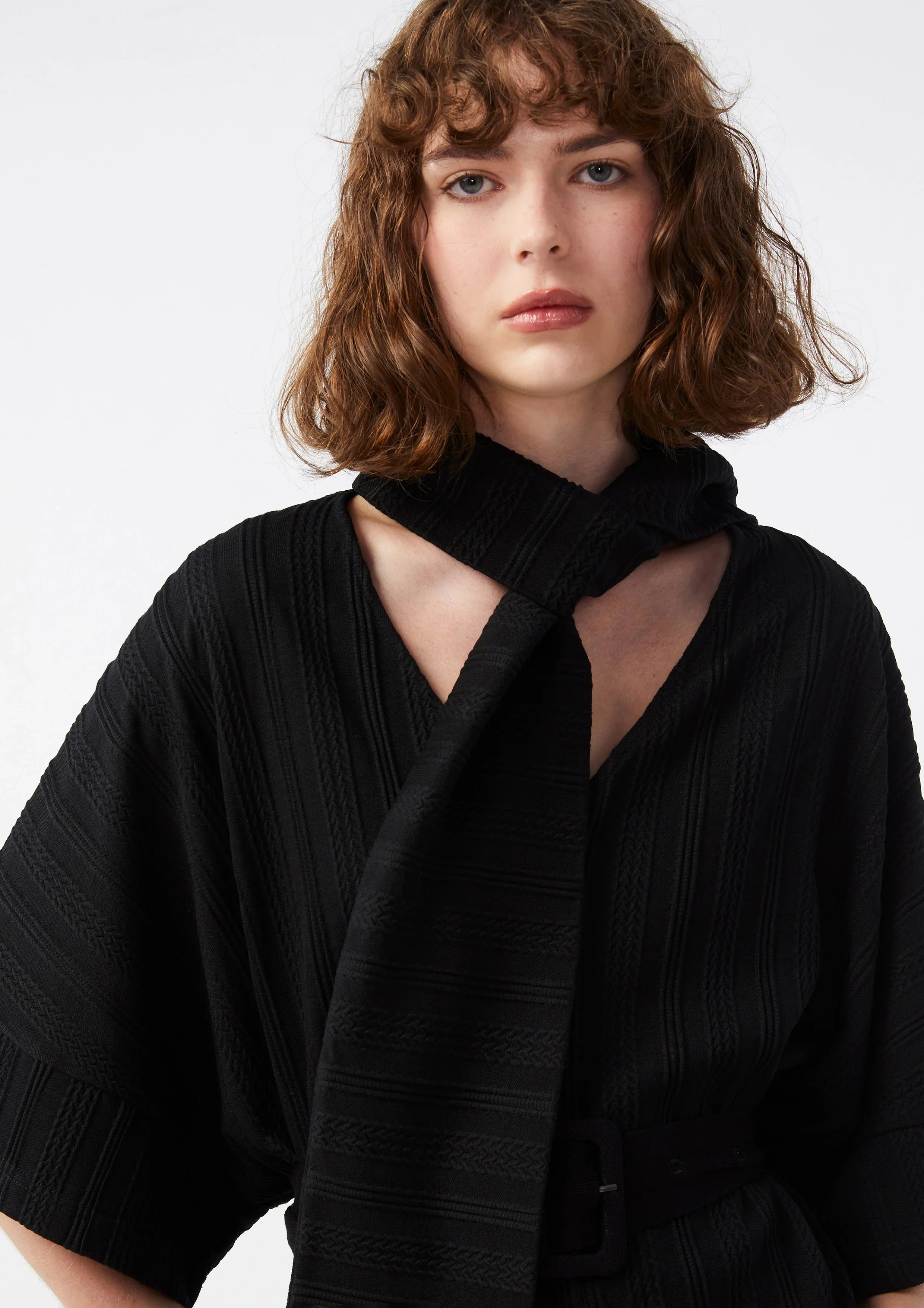 เดรสสั้นพร้อมสายเชือกยาวผูกคอ