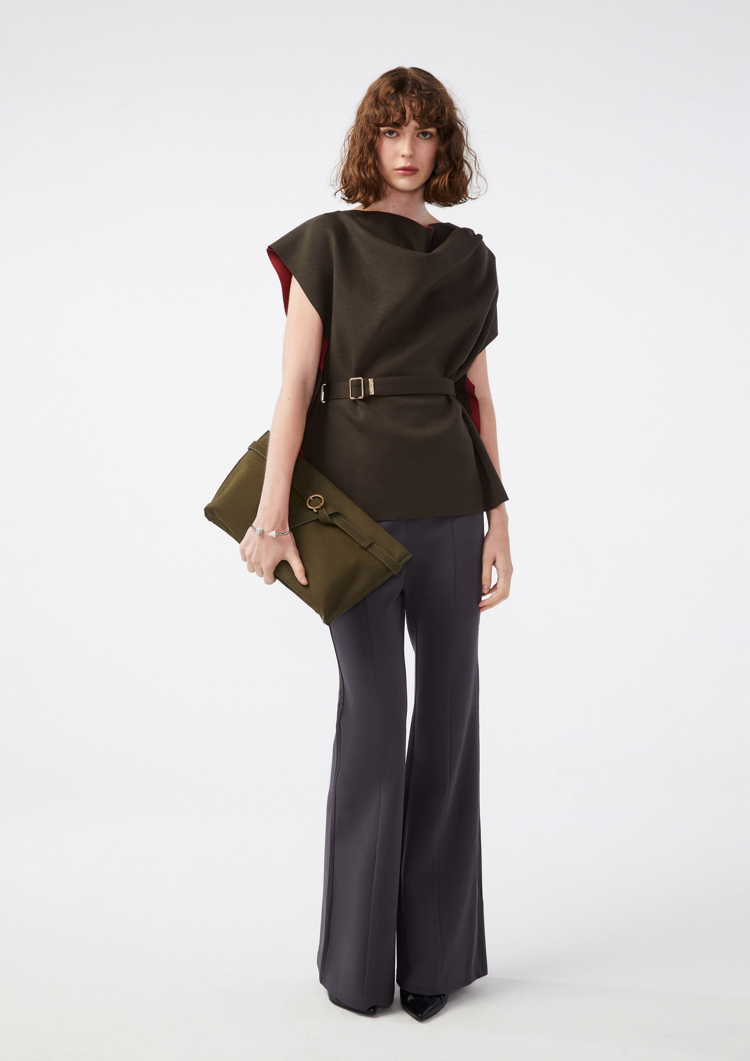 เสื้อแขนกุดแต่งเข็มขัดด้านหน้า