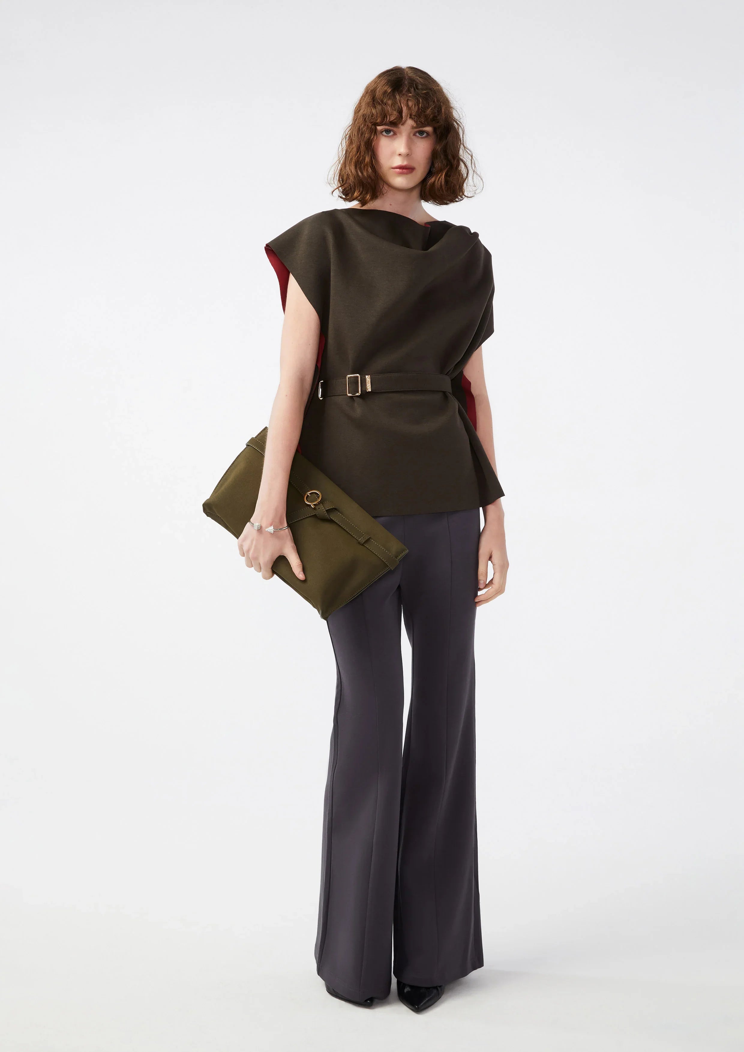 เสื้อแขนกุดแต่งเข็มขัดด้านหน้า