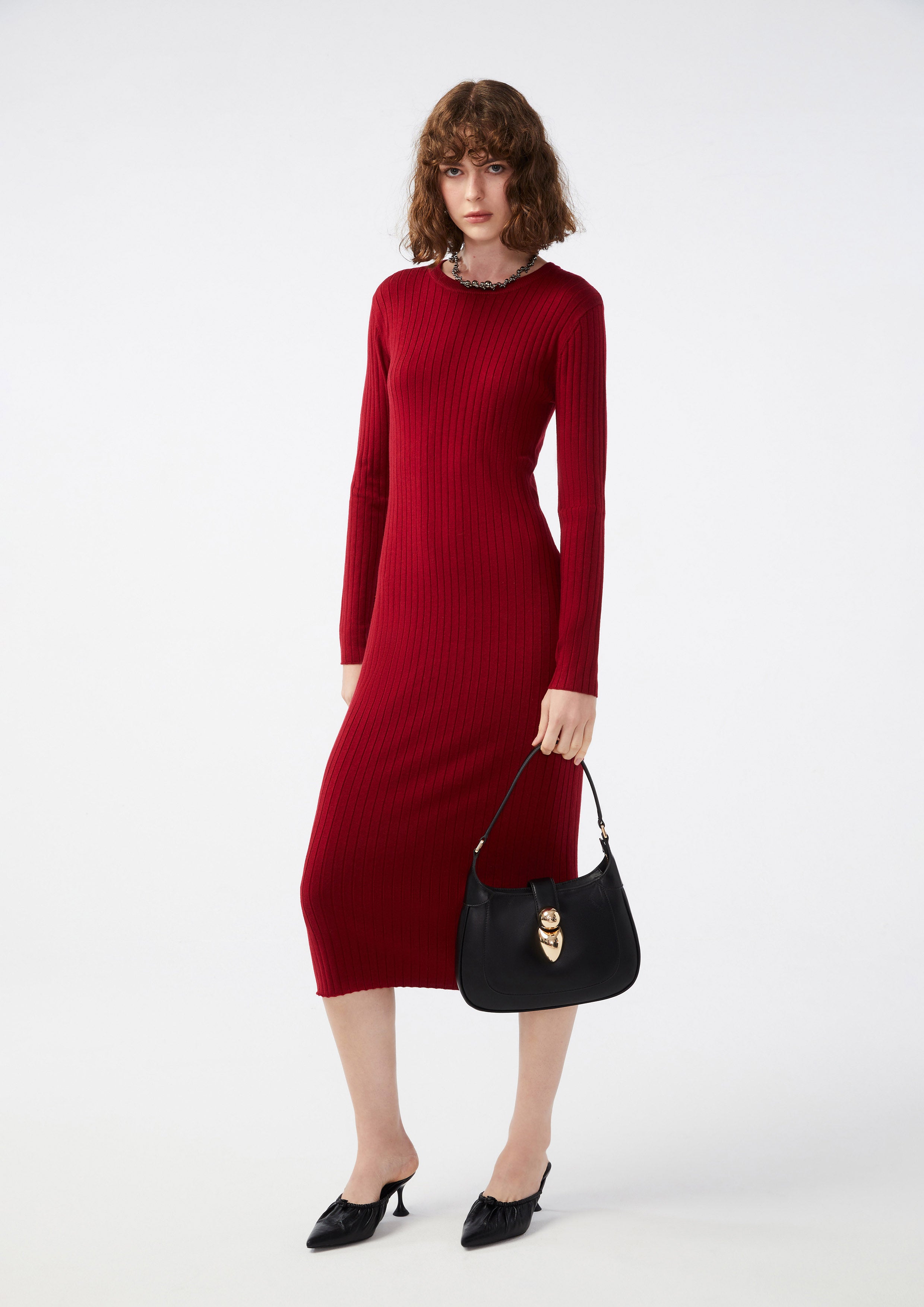 เดรสคลุมเข่าผ้านิต