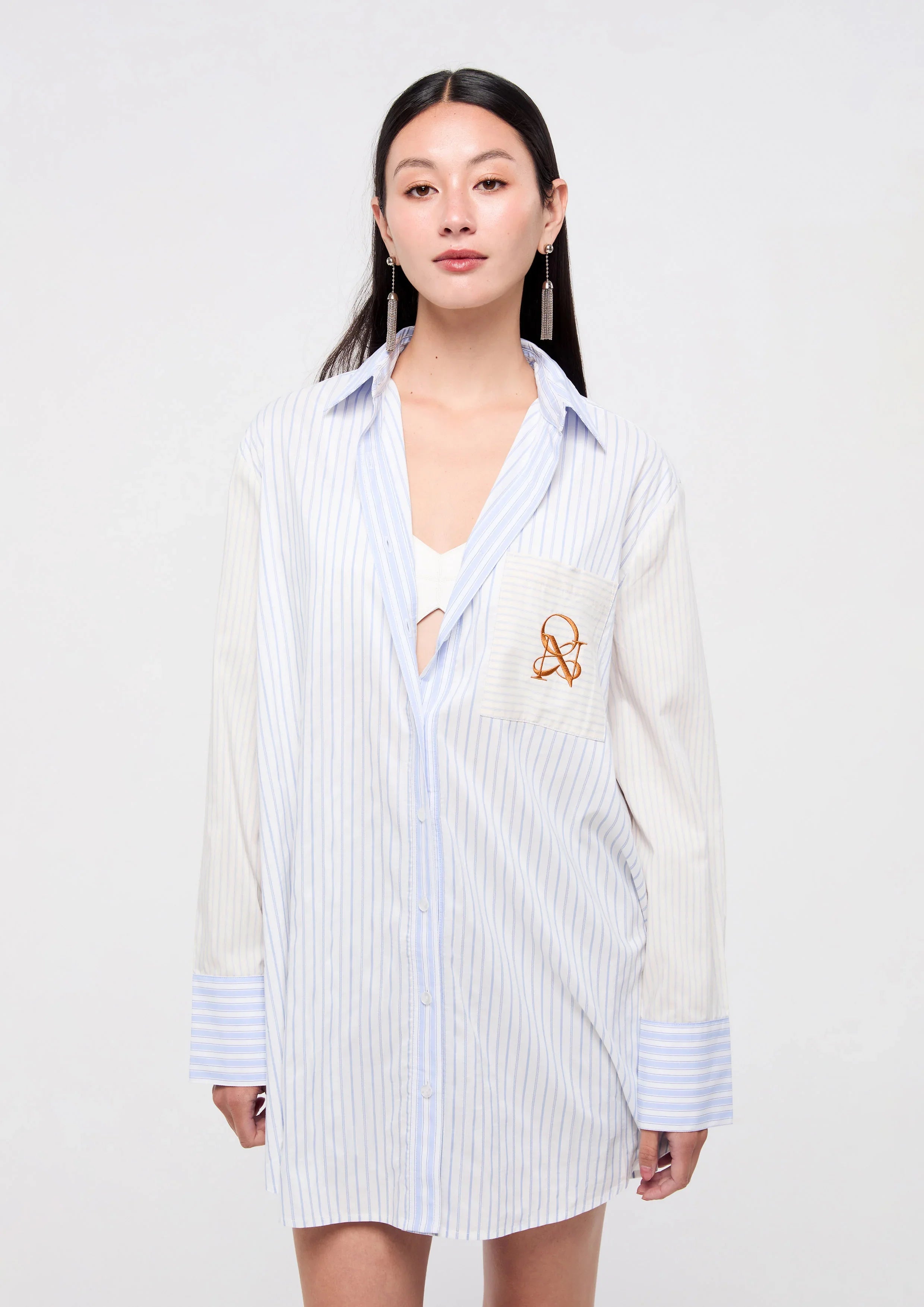 เสื้อเชิ้ตโอเวอร์ไซส์แขนยาวพร้อมบรา