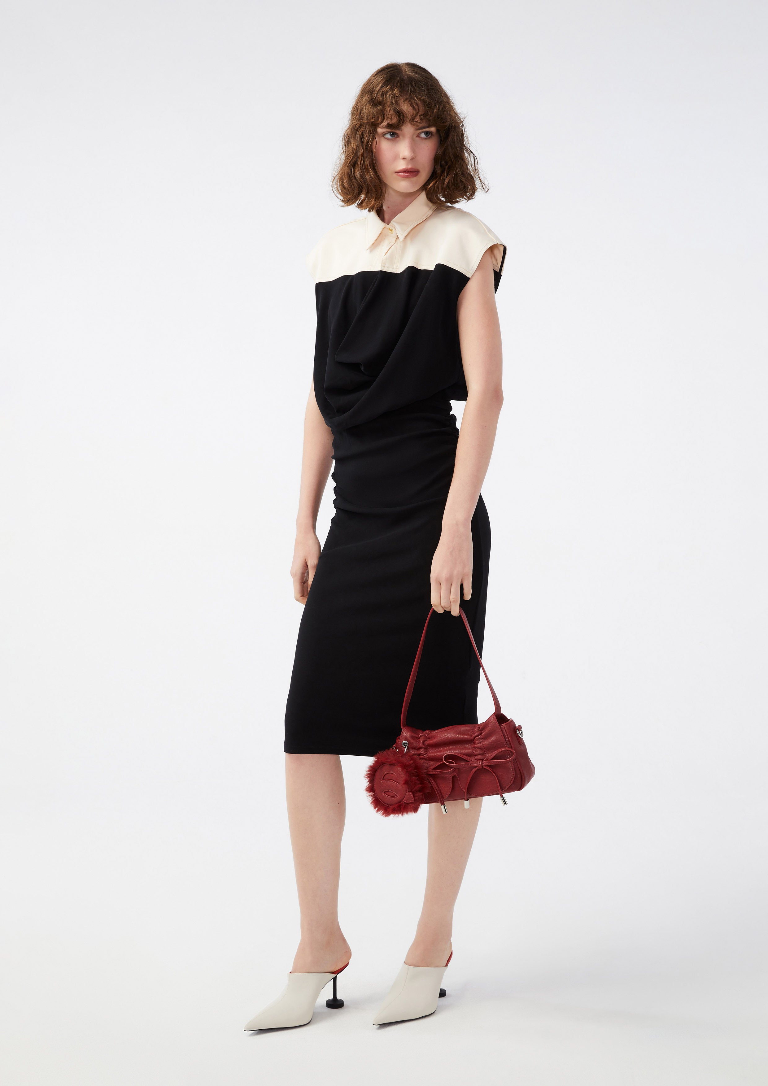 เดรสคลุมเข่าปกคอเสื้อจับถ่วง