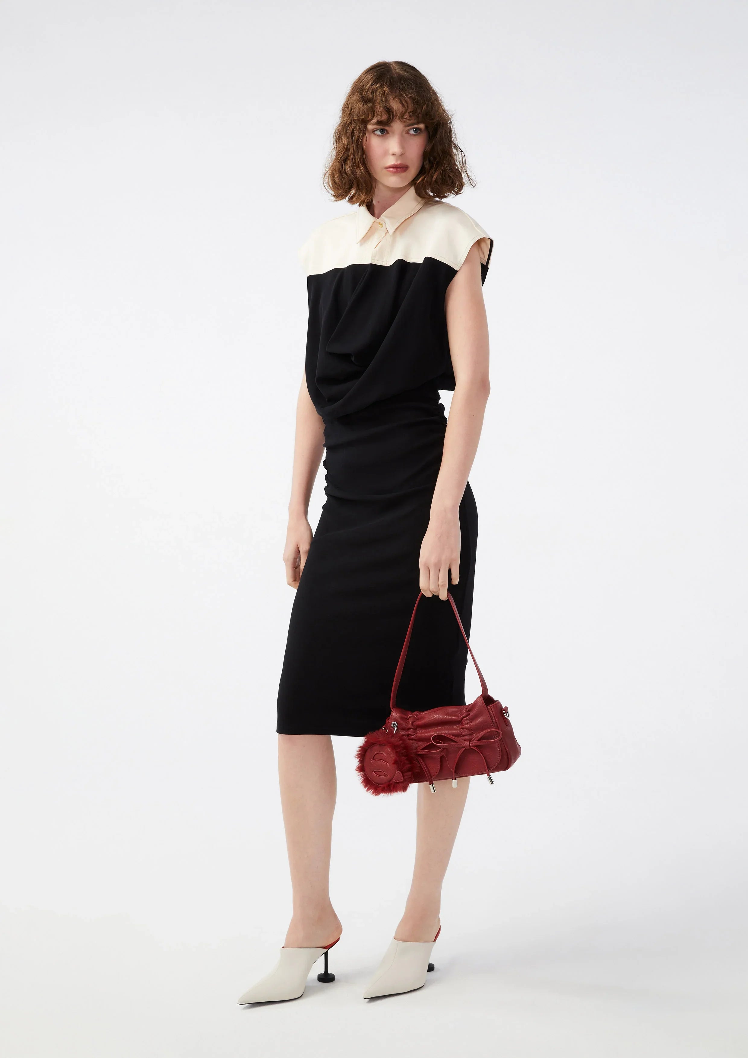 เดรสคลุมเข่าปกคอเสื้อจับถ่วง