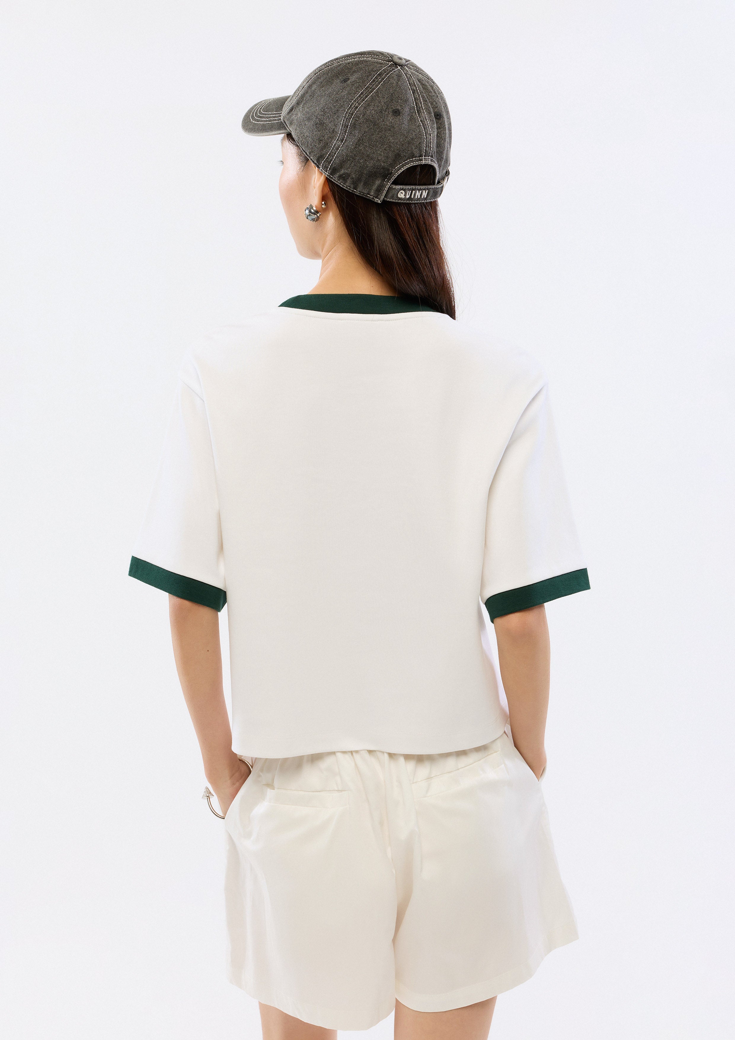 เสื้อยืดปักโลโก้ขอบสีคอนทราสต์
