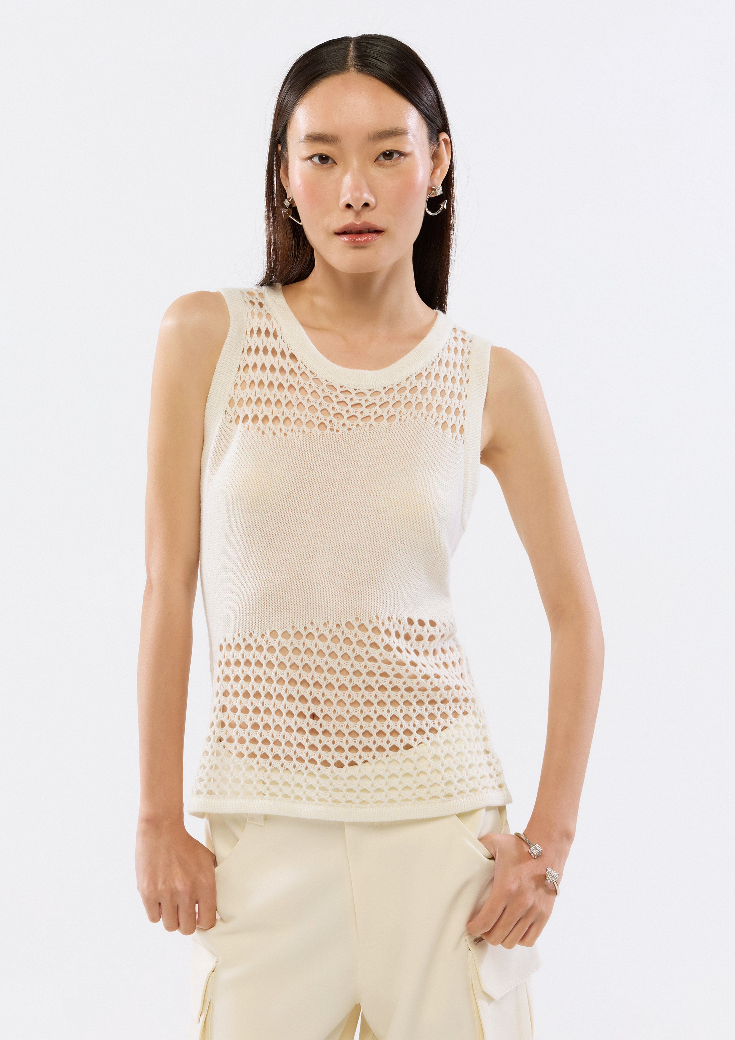 เสื้อโครเชต์แขนกุด