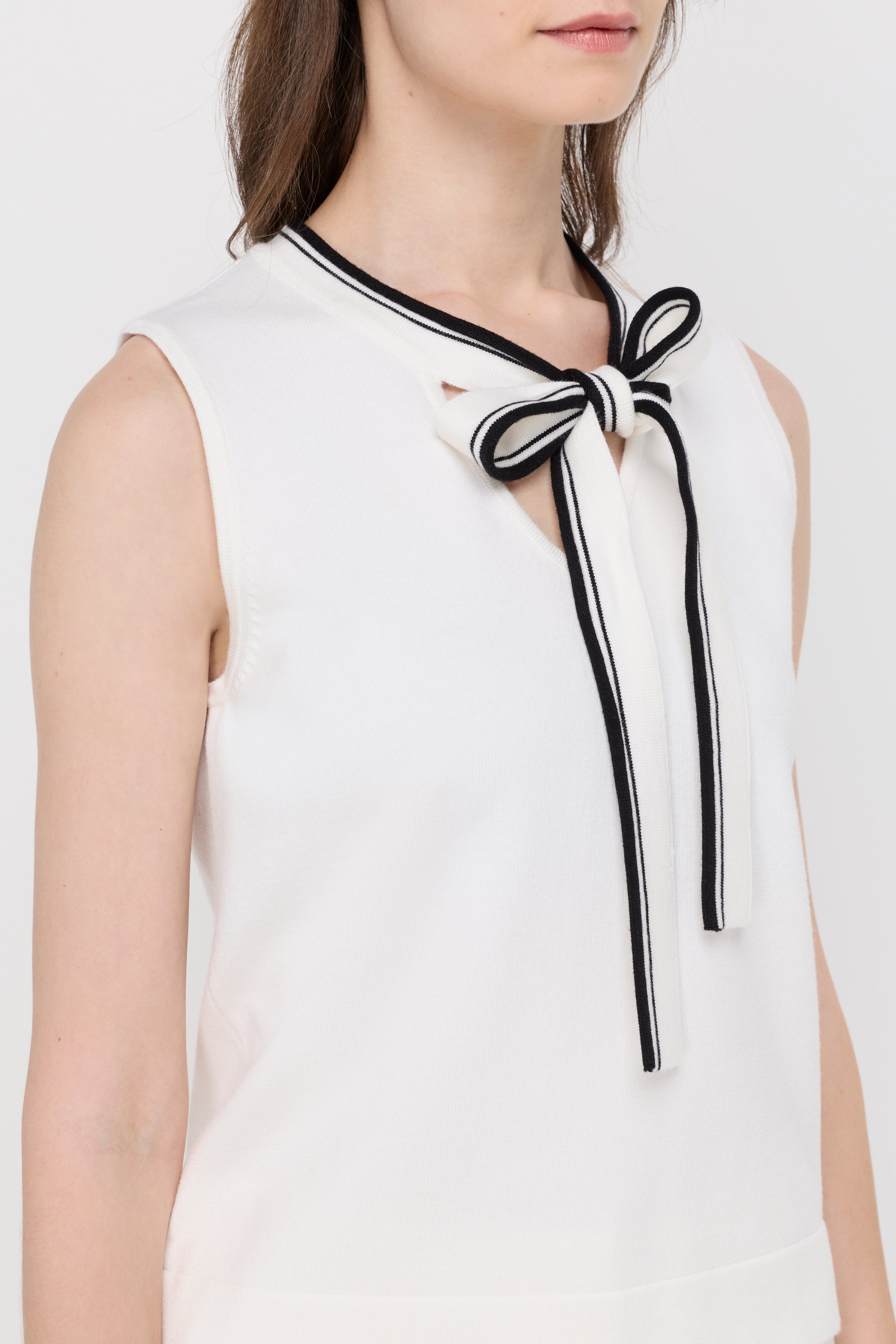 Contrast Tie-Neck Sleeveless Blouse Beige