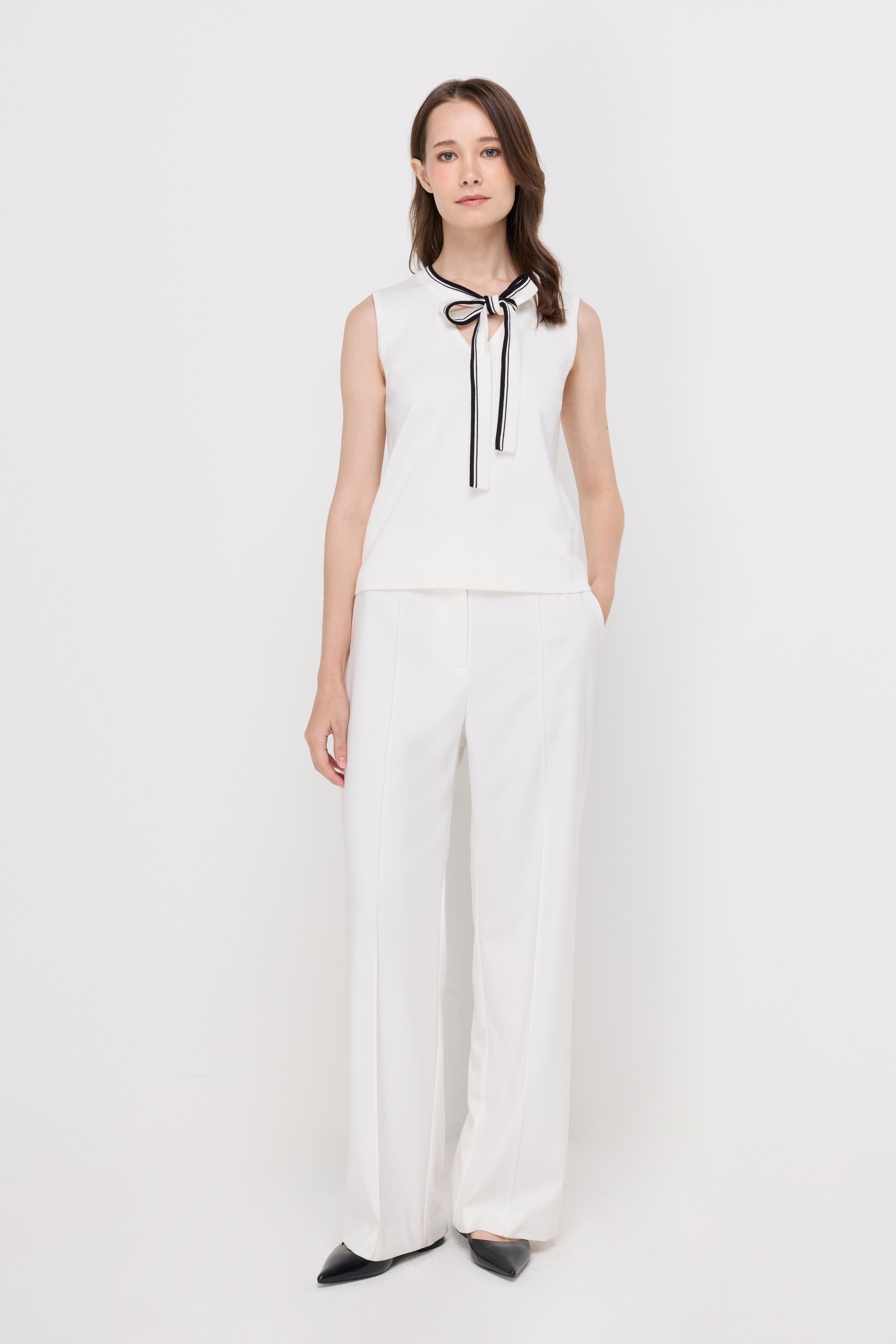 Contrast Tie-Neck Sleeveless Blouse Beige