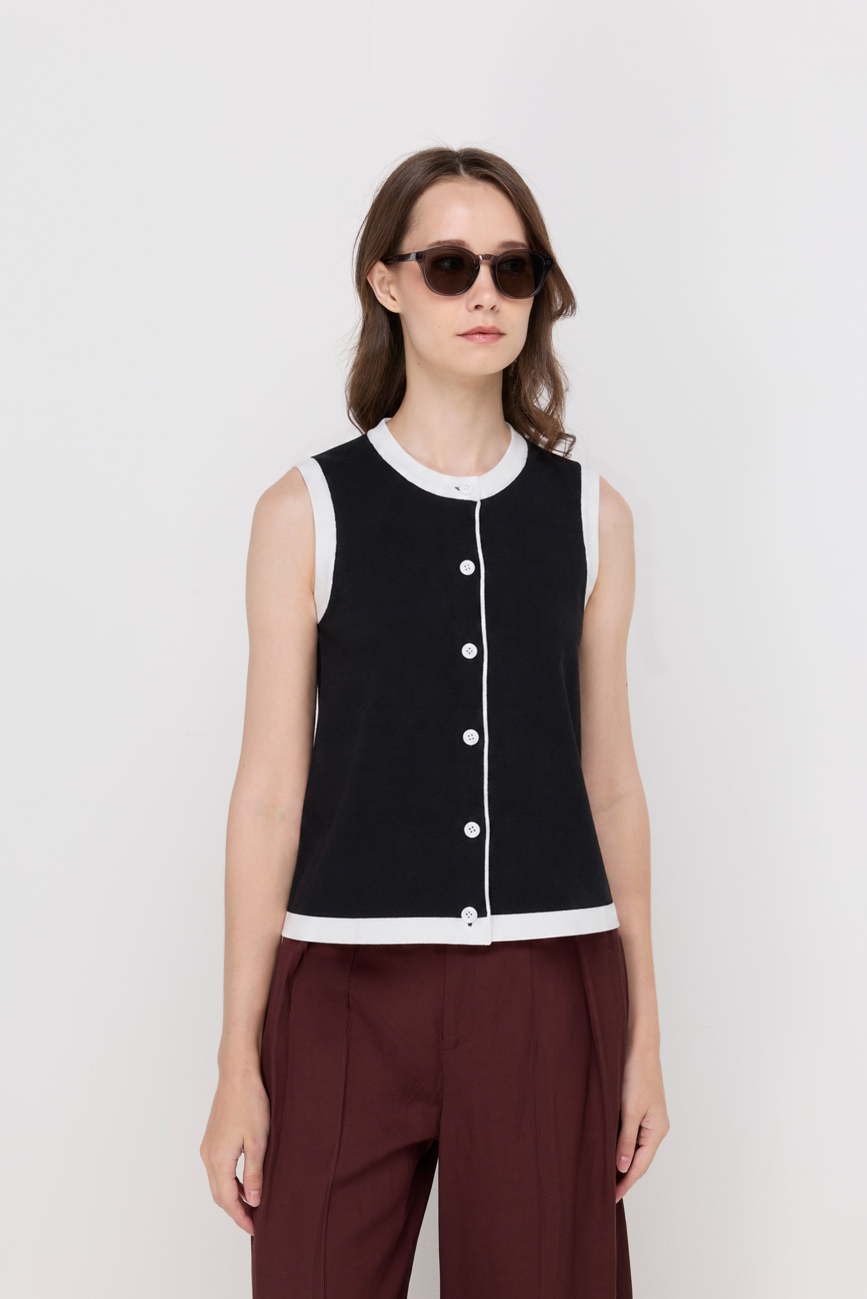 Contrast Trim Button-Front Knit Vest Black