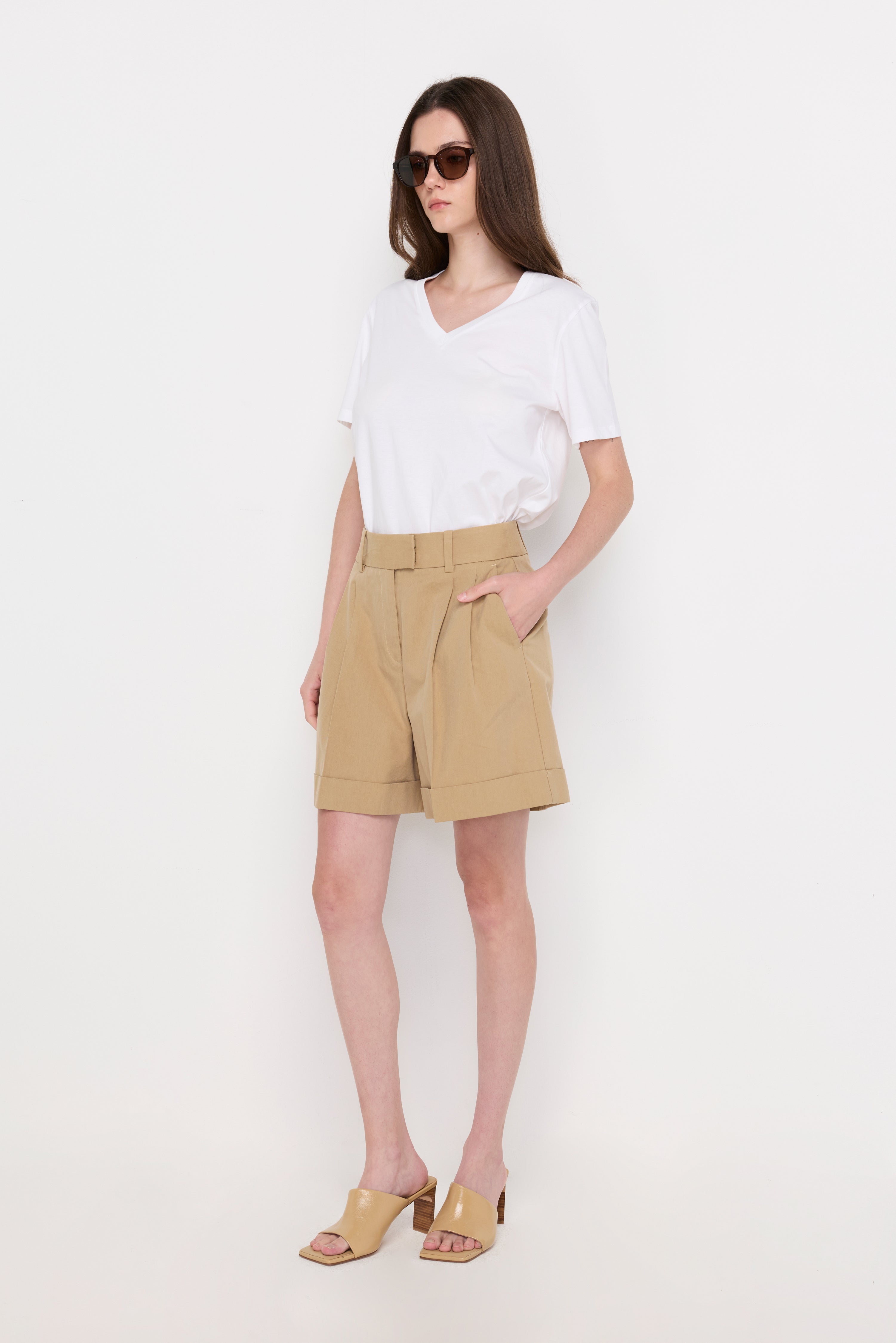 Textured Pleated Wide-Leg Shorts Beige