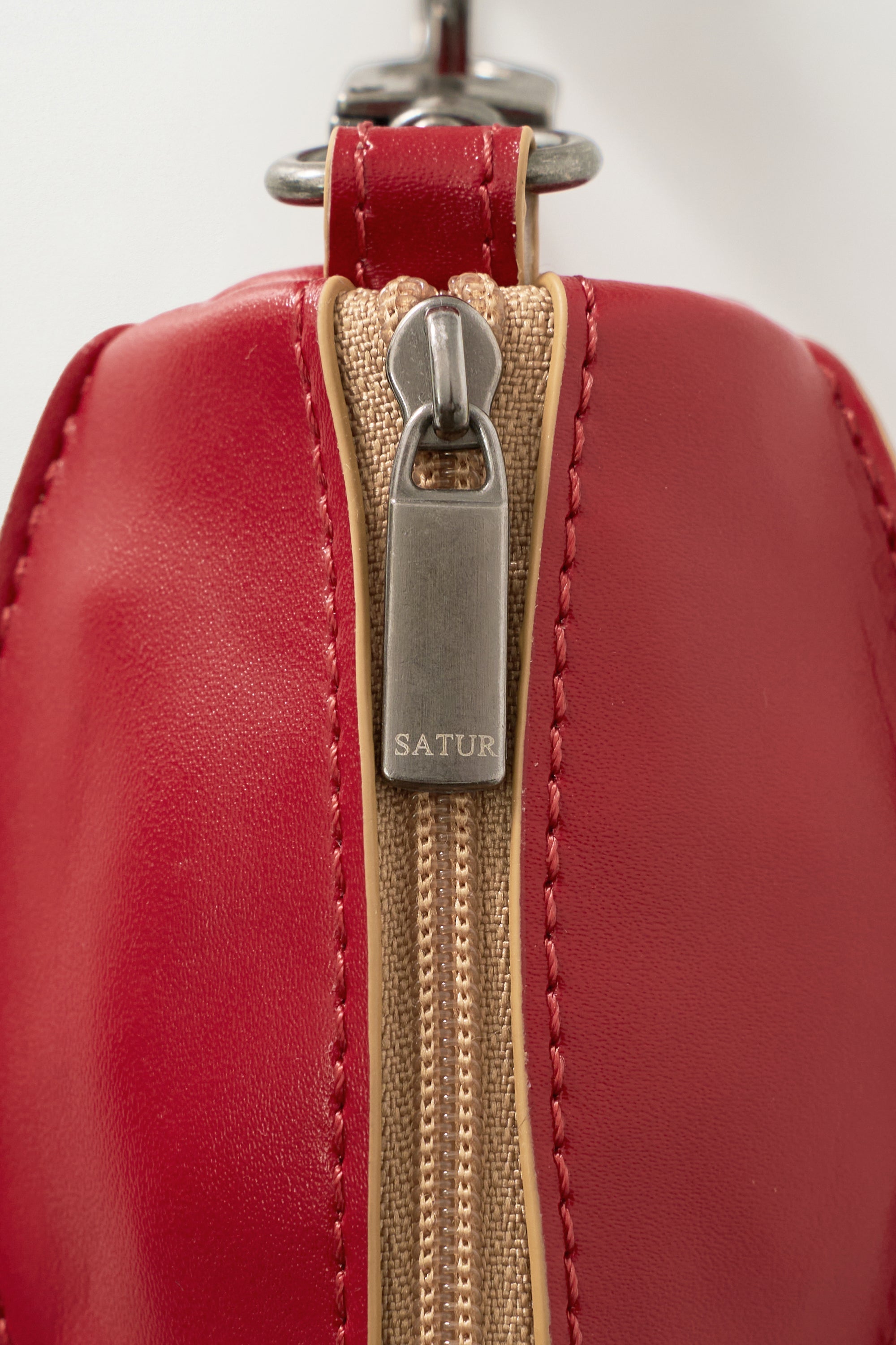 (U) Barrel Mini Pouch Keyring Red