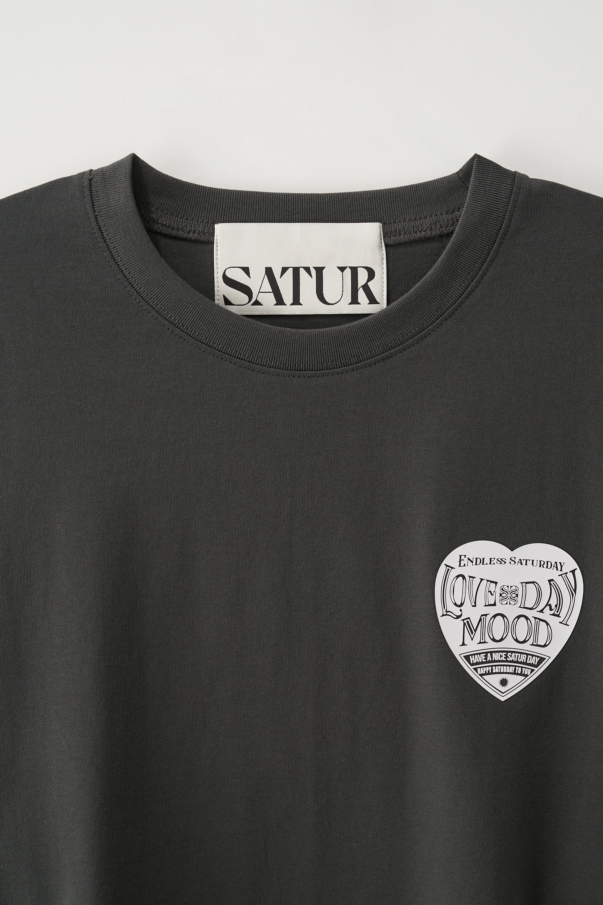 (U) Saturday Retro Mood Tee Charcoal