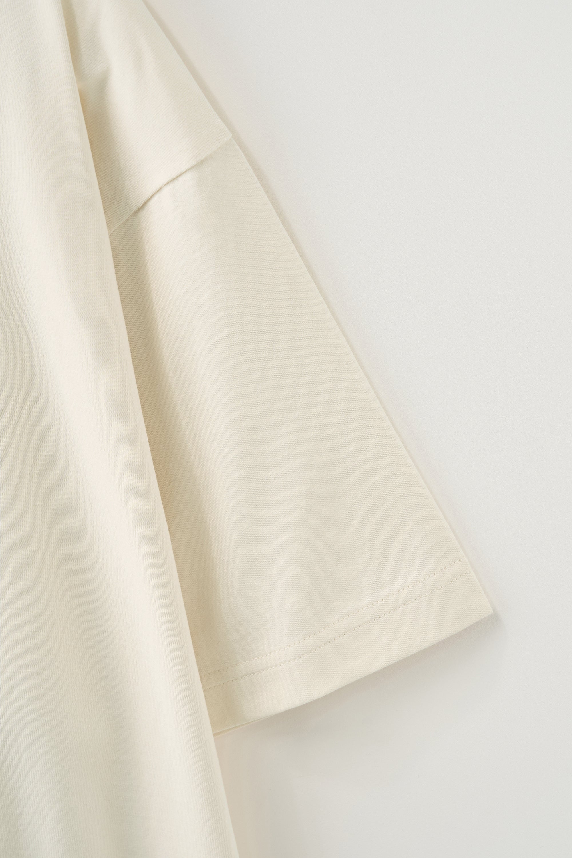(U) Saturday Retro Mood Tee Cream