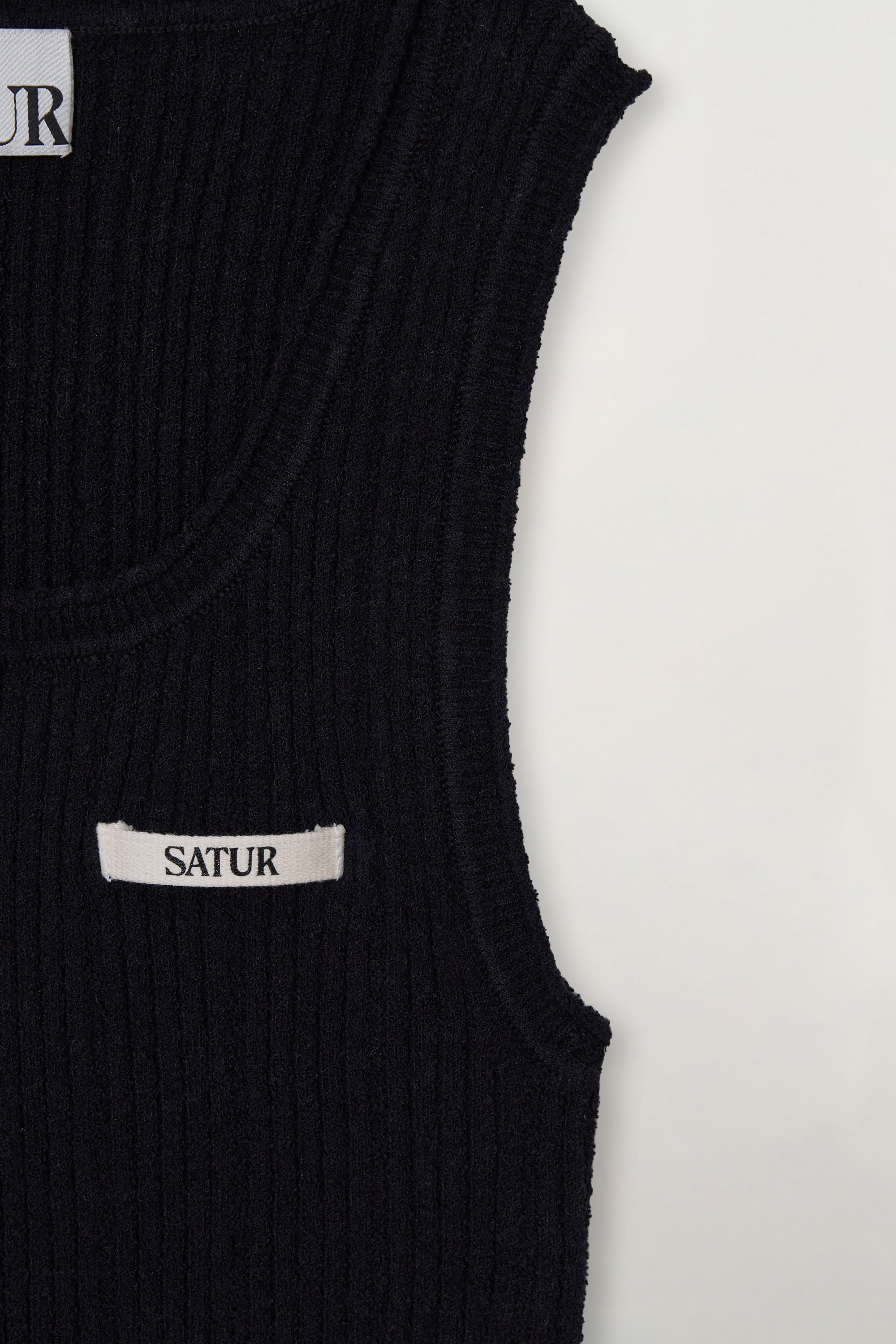 (W) Ribbed Sleeveless Tag Knit Black