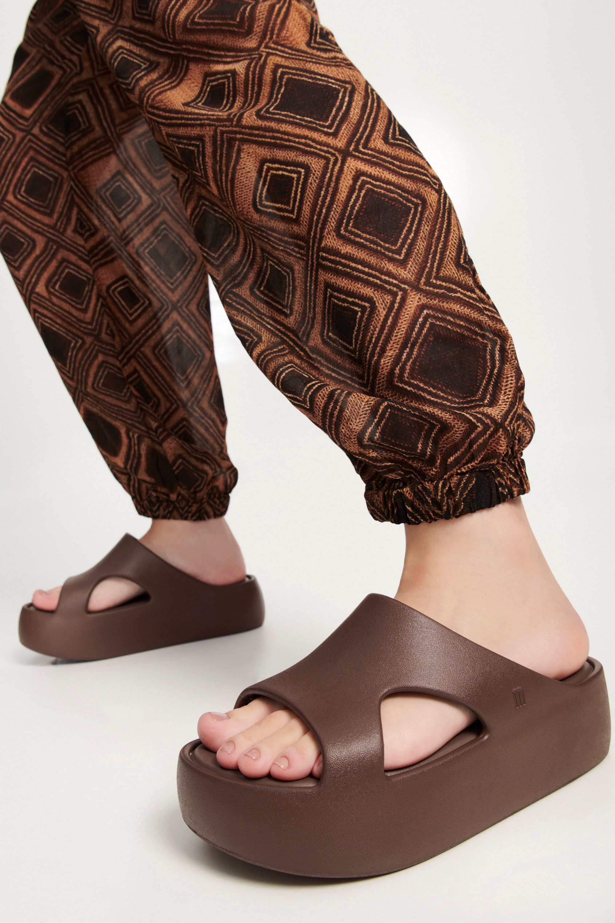 MELISSA FREE CUT OUT PLATFORM AD