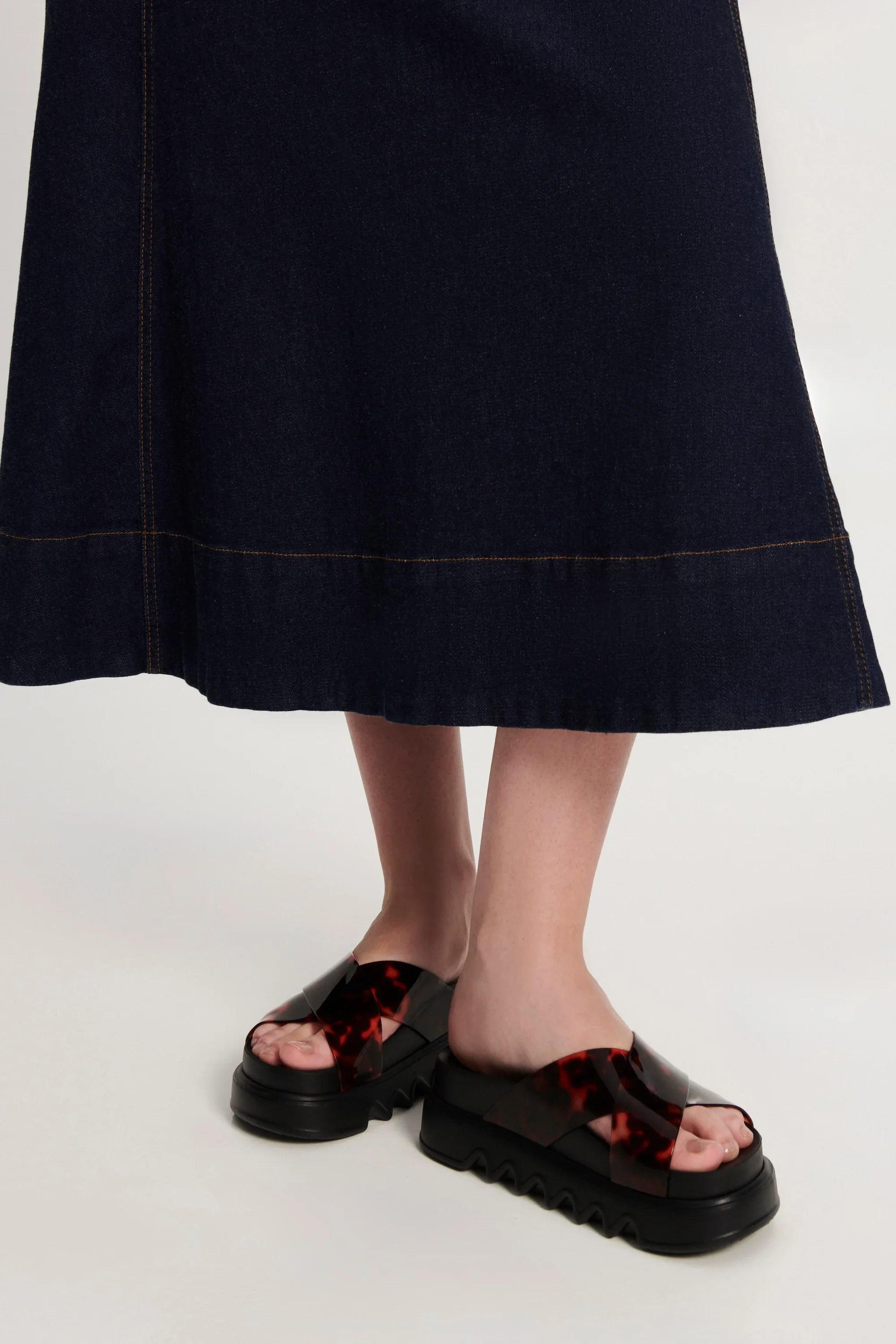 MELISSA COZY CROSS PLATFORM AD