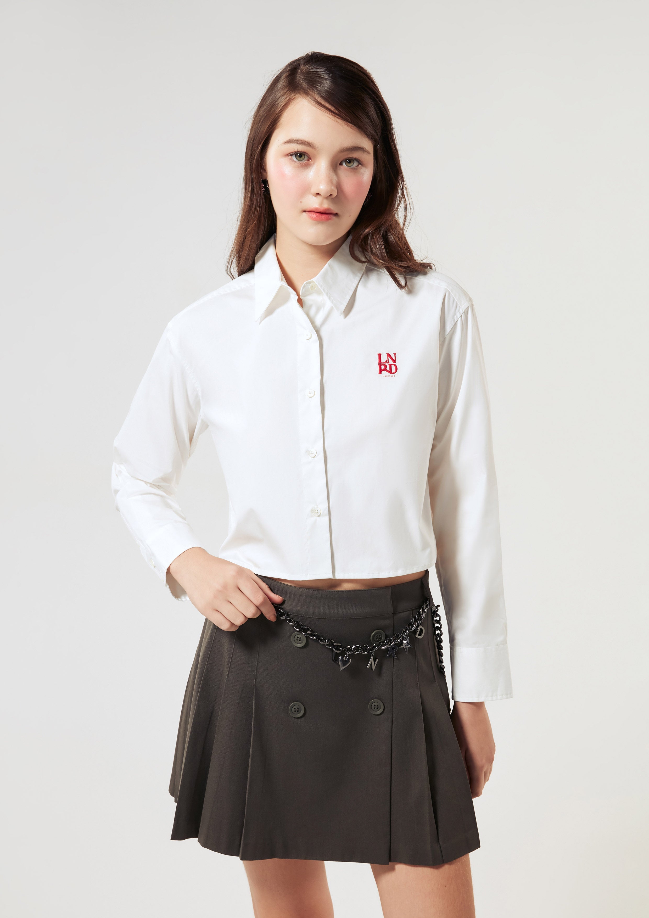 เสื้อเชิ้ตครอปแขนยาว ปักโลโก้ คอลเลกชัน Signature