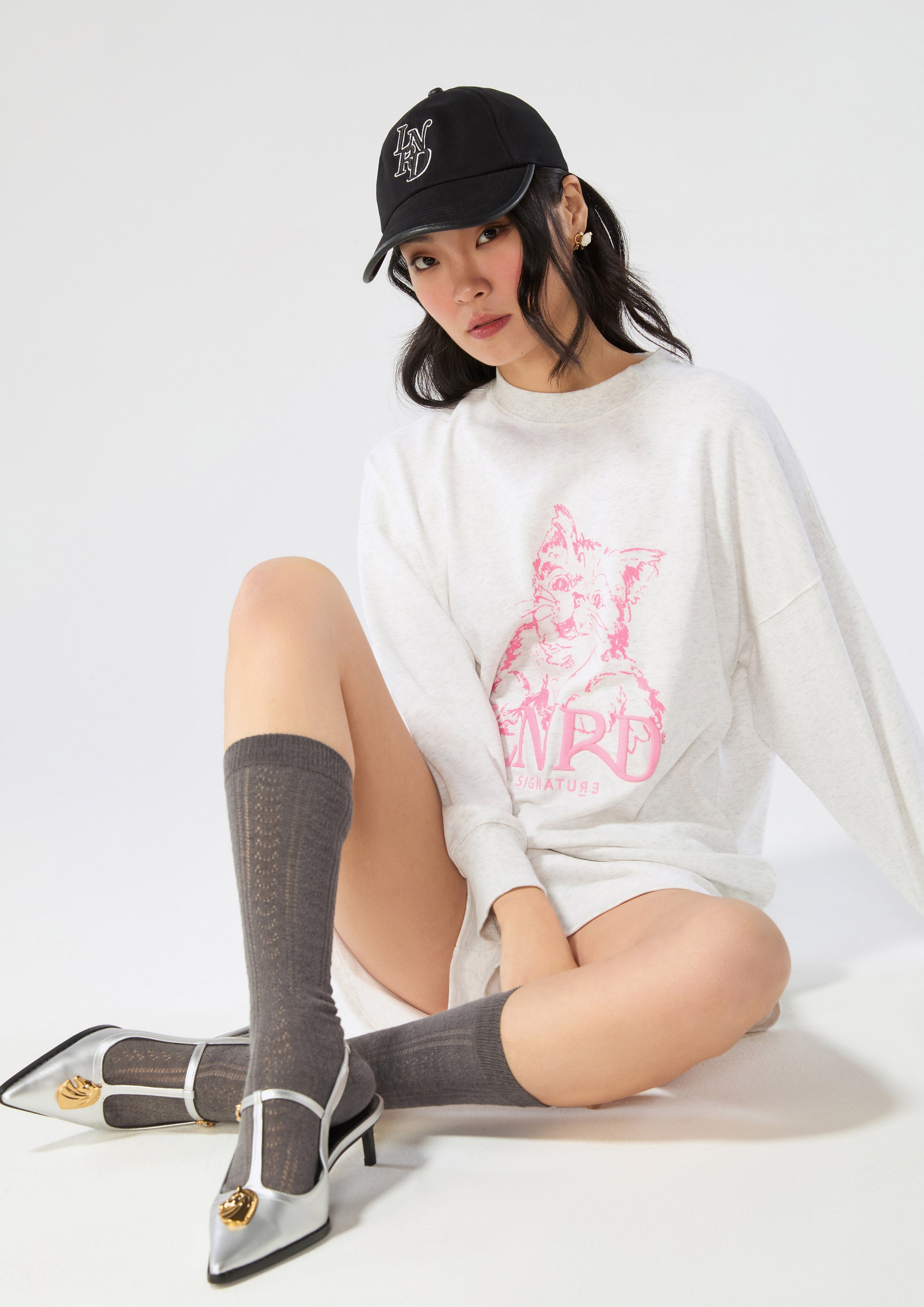 เสื้อพูลโอเวอร์แขนยาว พิมพ์ลายแมว ปักโลโก้ คอลเลกชัน LNRD Signature