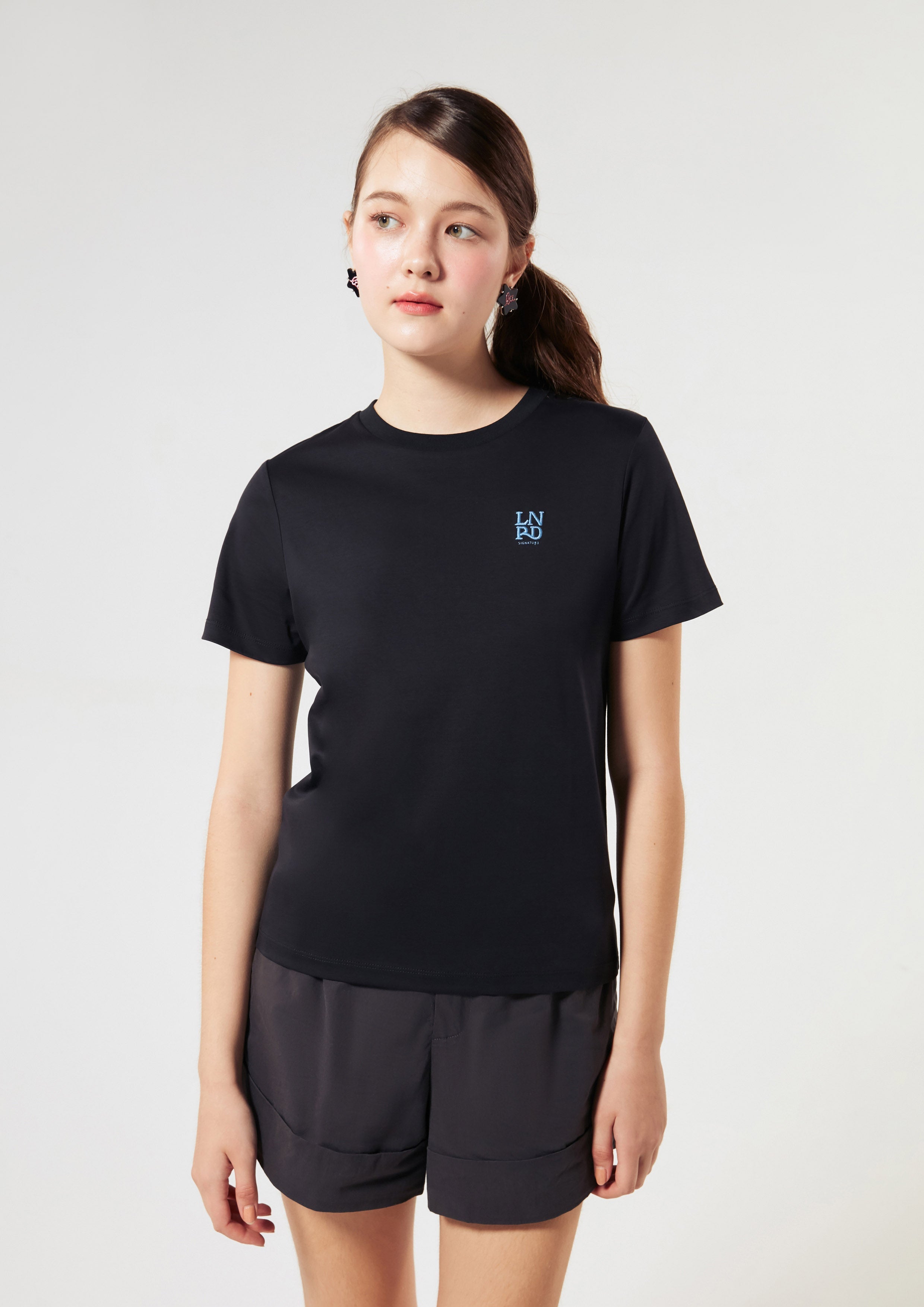 เสื้อยืดแขนสั้น ปักโลโก้ คอลเลกชัน LNRD Signature