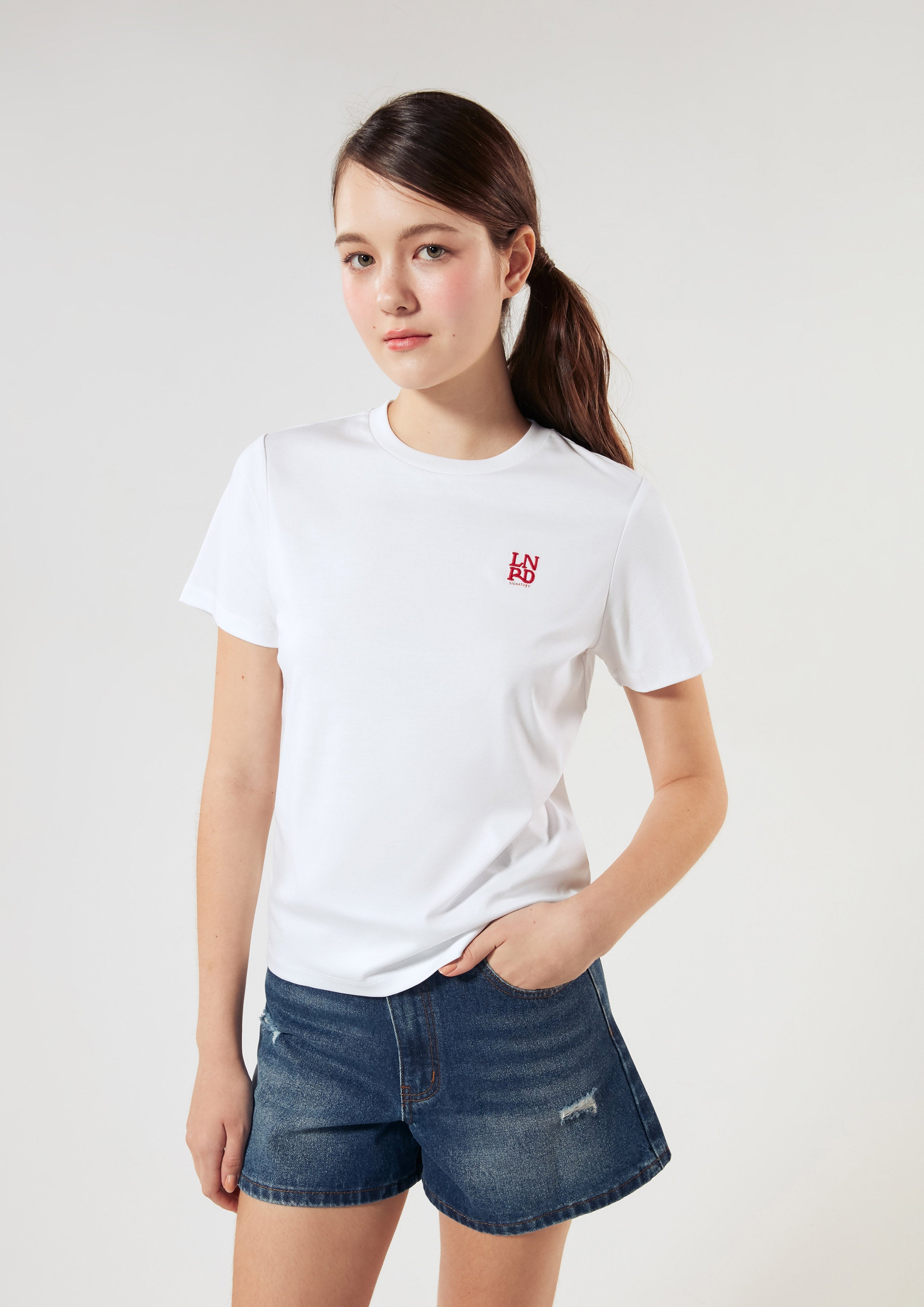 เสื้อยืดแขนสั้น ปักโลโก้ คอลเลกชัน LNRD Signature