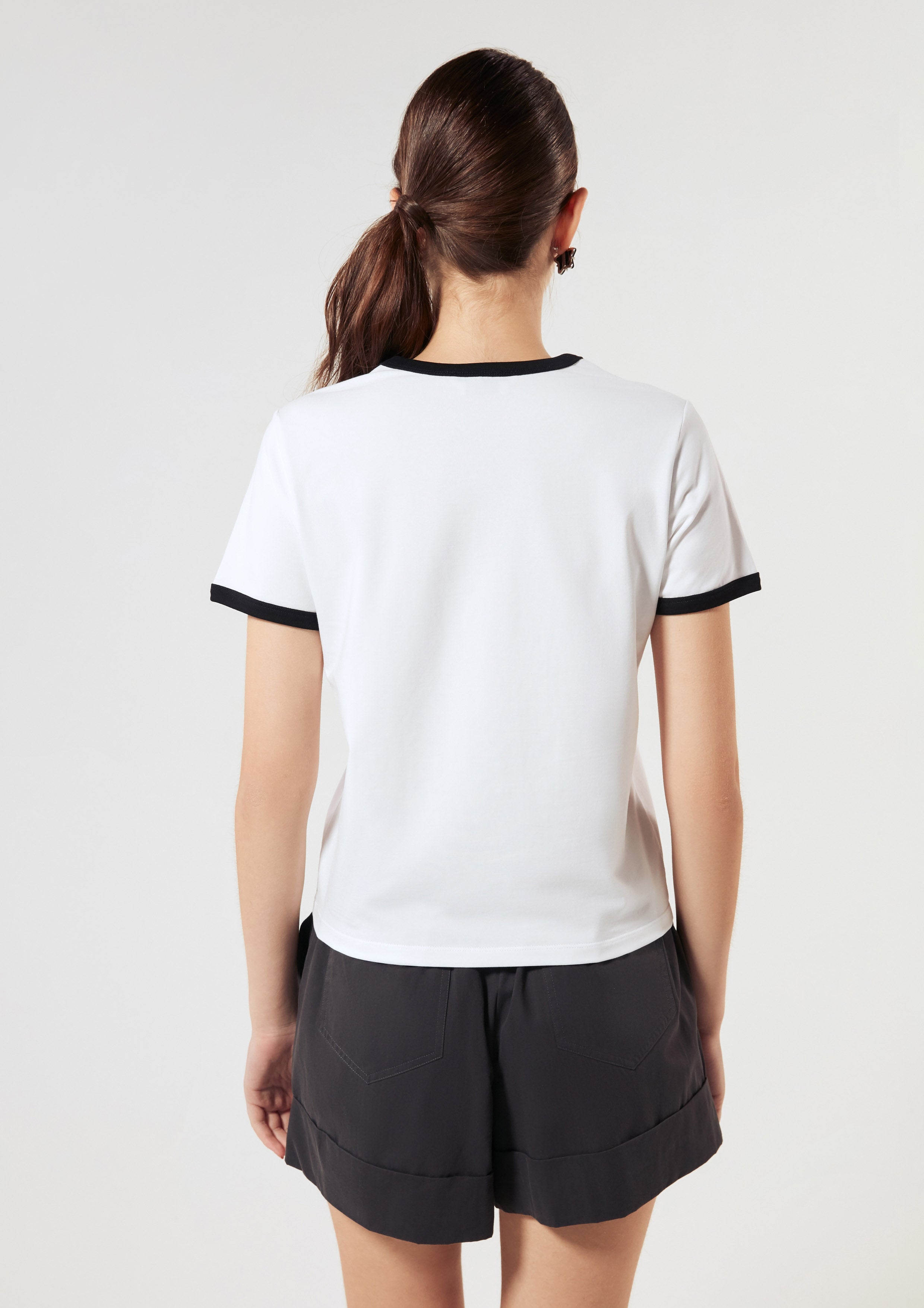 เสื้อยืดแขนสั้น ขอบสีคอนทราสต์ คอลเลกชัน LNRD Signature