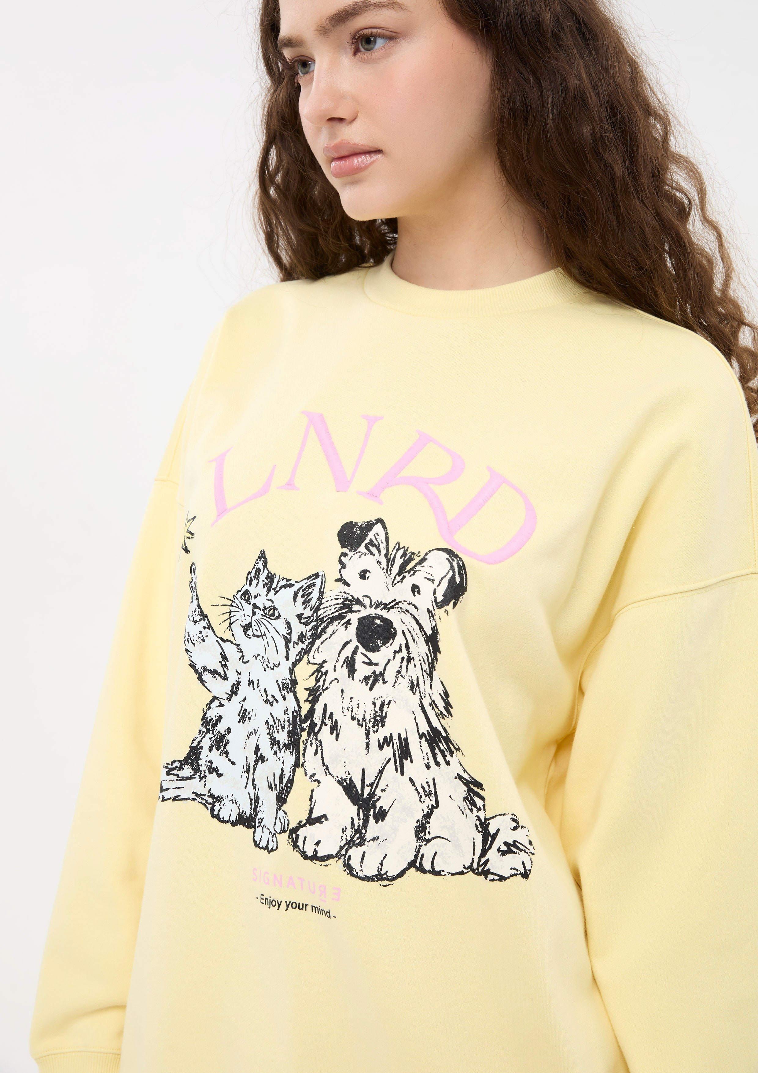 เสื้อพูลโอเวอร์แขนยาวพิมพ์ลาย คอลเลกชัน LNRD Signature