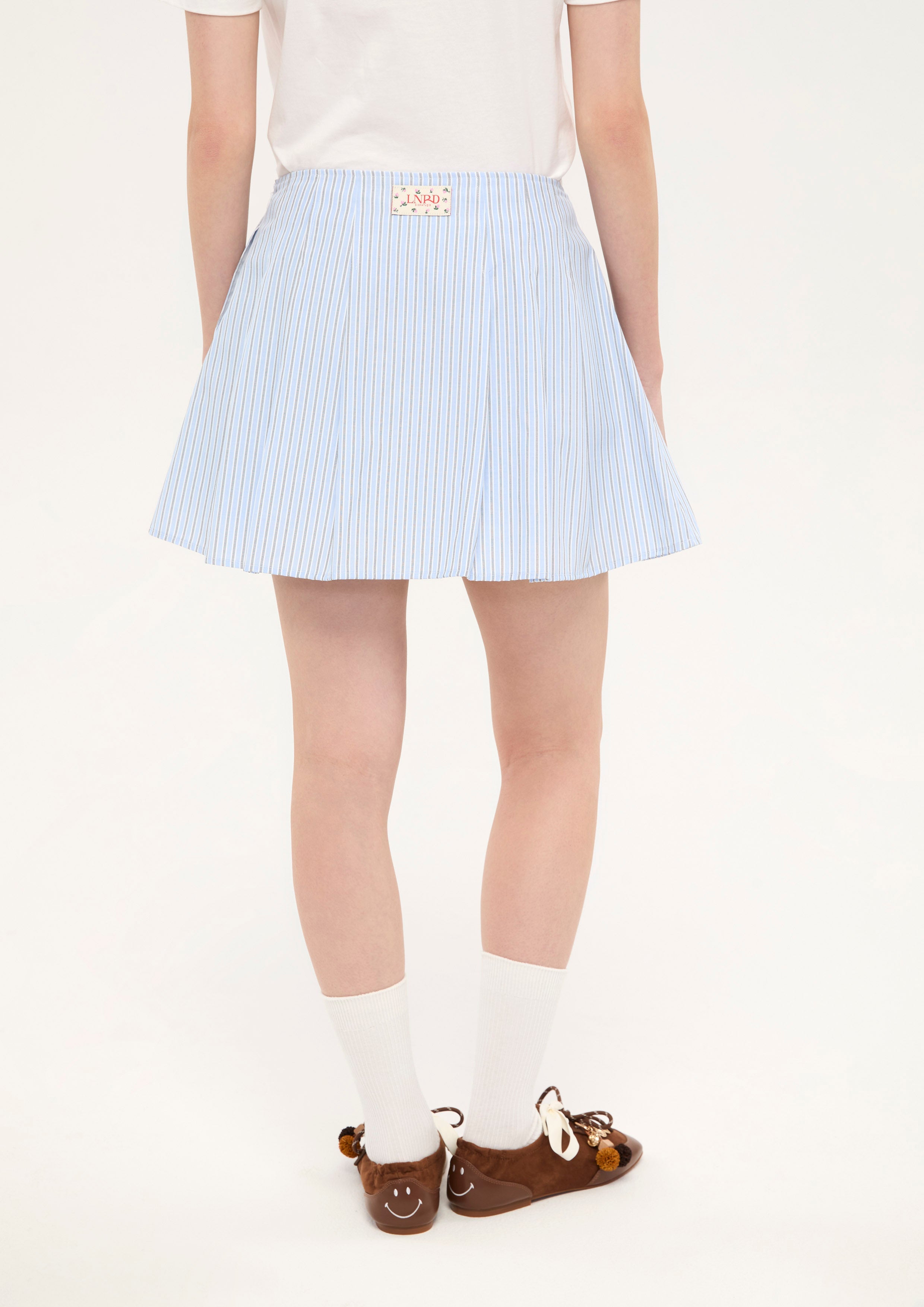 กระโปรงสั้นเอวสูงลายทาง คอลเลกชัน LNRD Signature