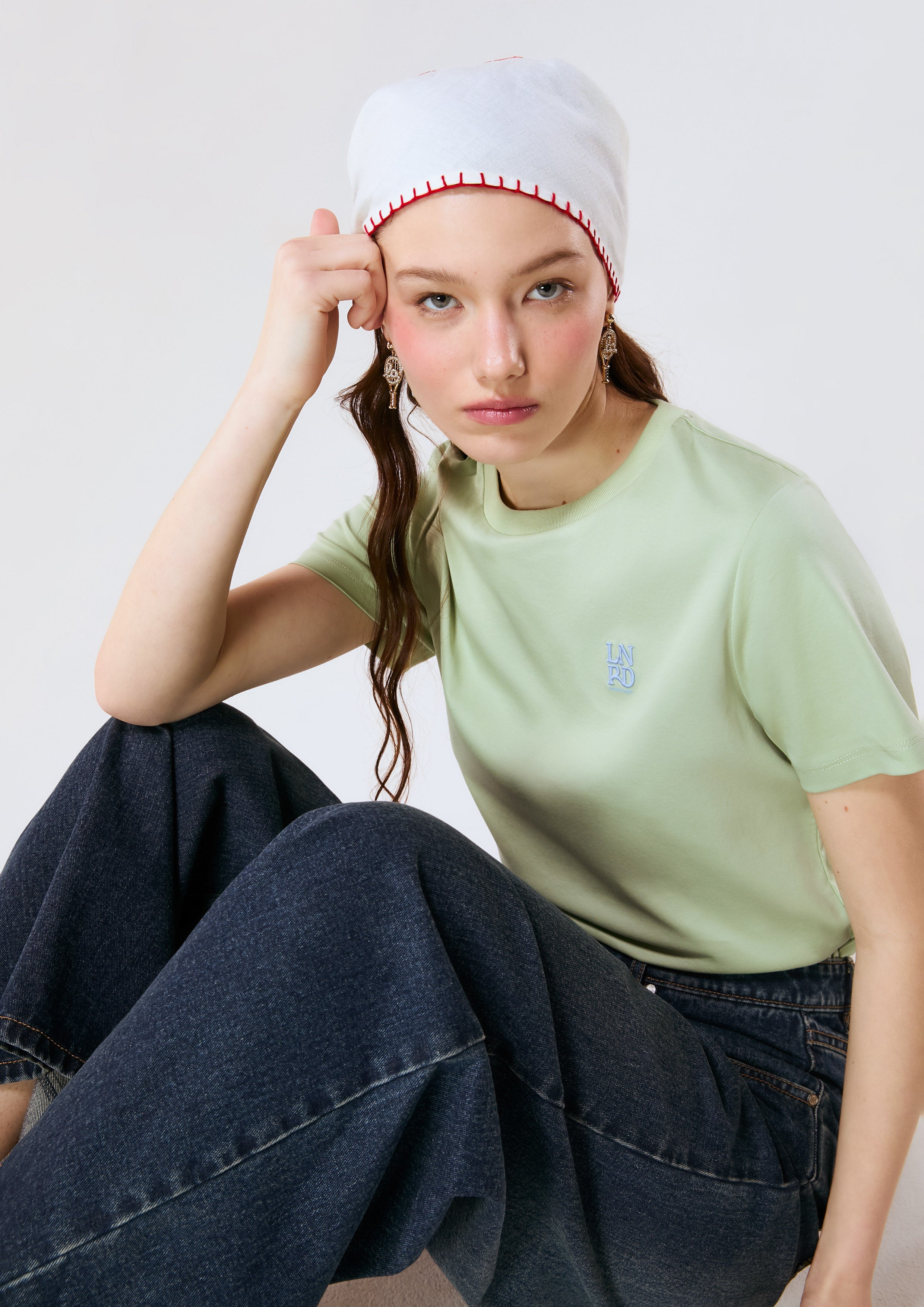 เสื้อยืดแขนสั้นปักโลโก้ คอลเลกชัน Signature