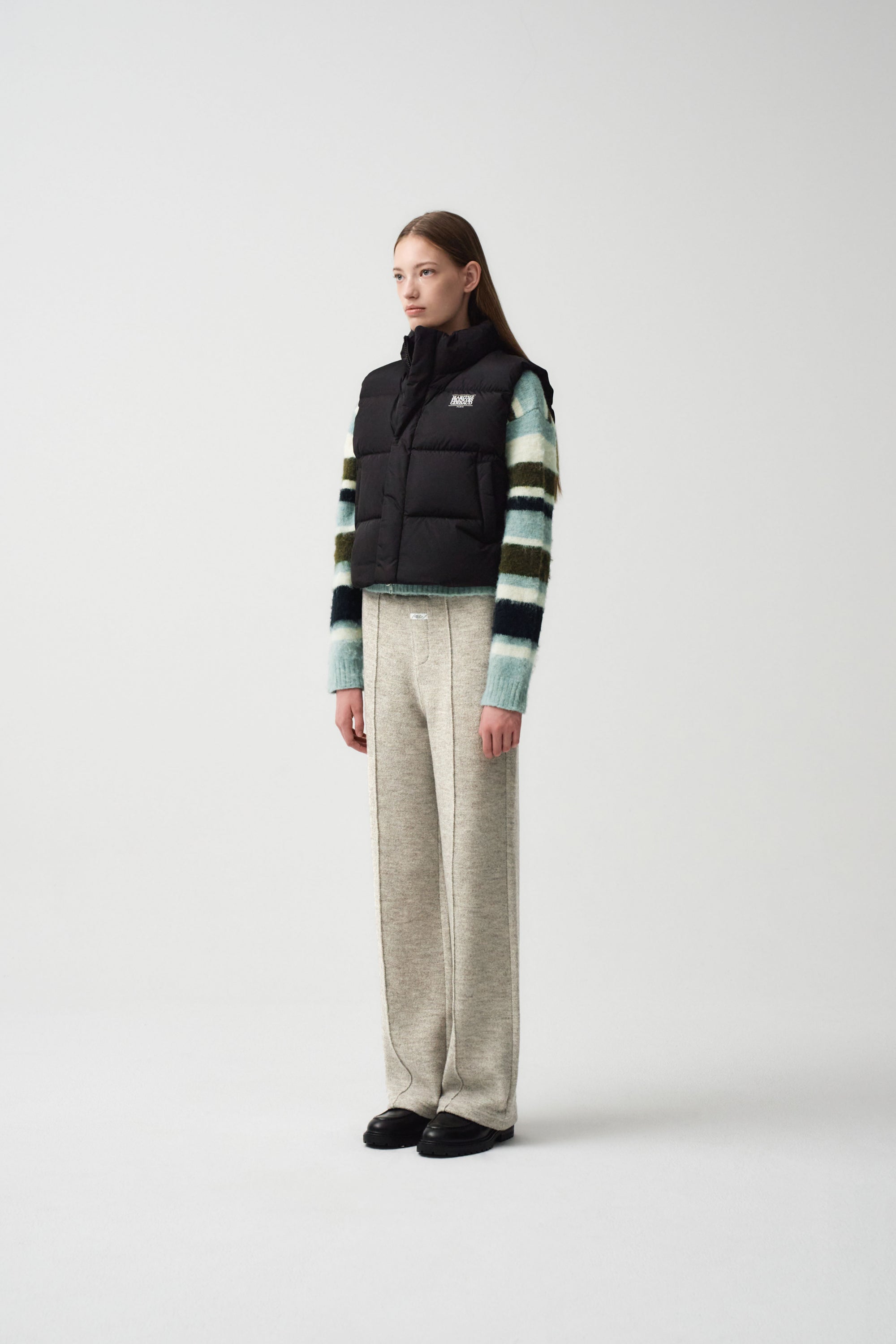 W Classic Logo Duck Down Crop Vest Black