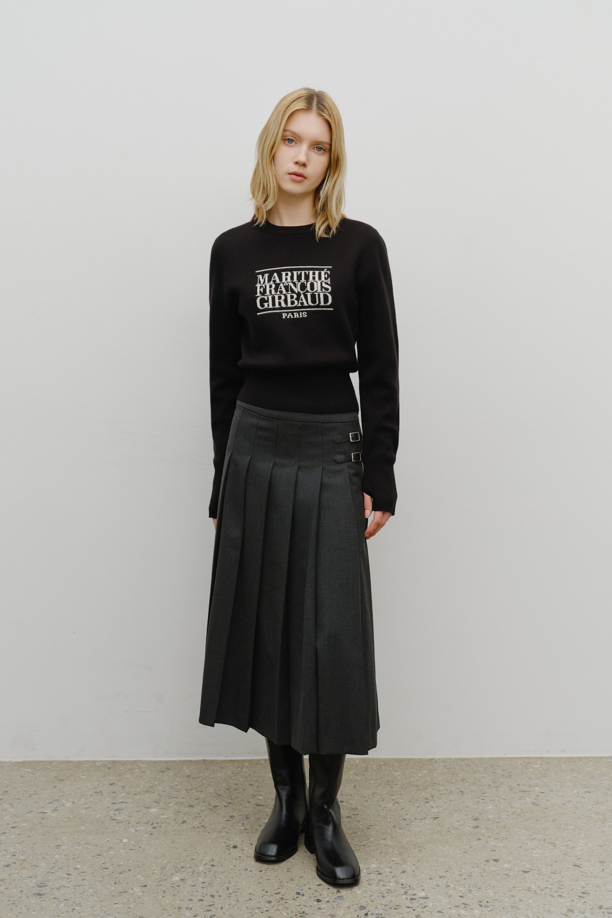 W Classic Logo Crop Knit Black