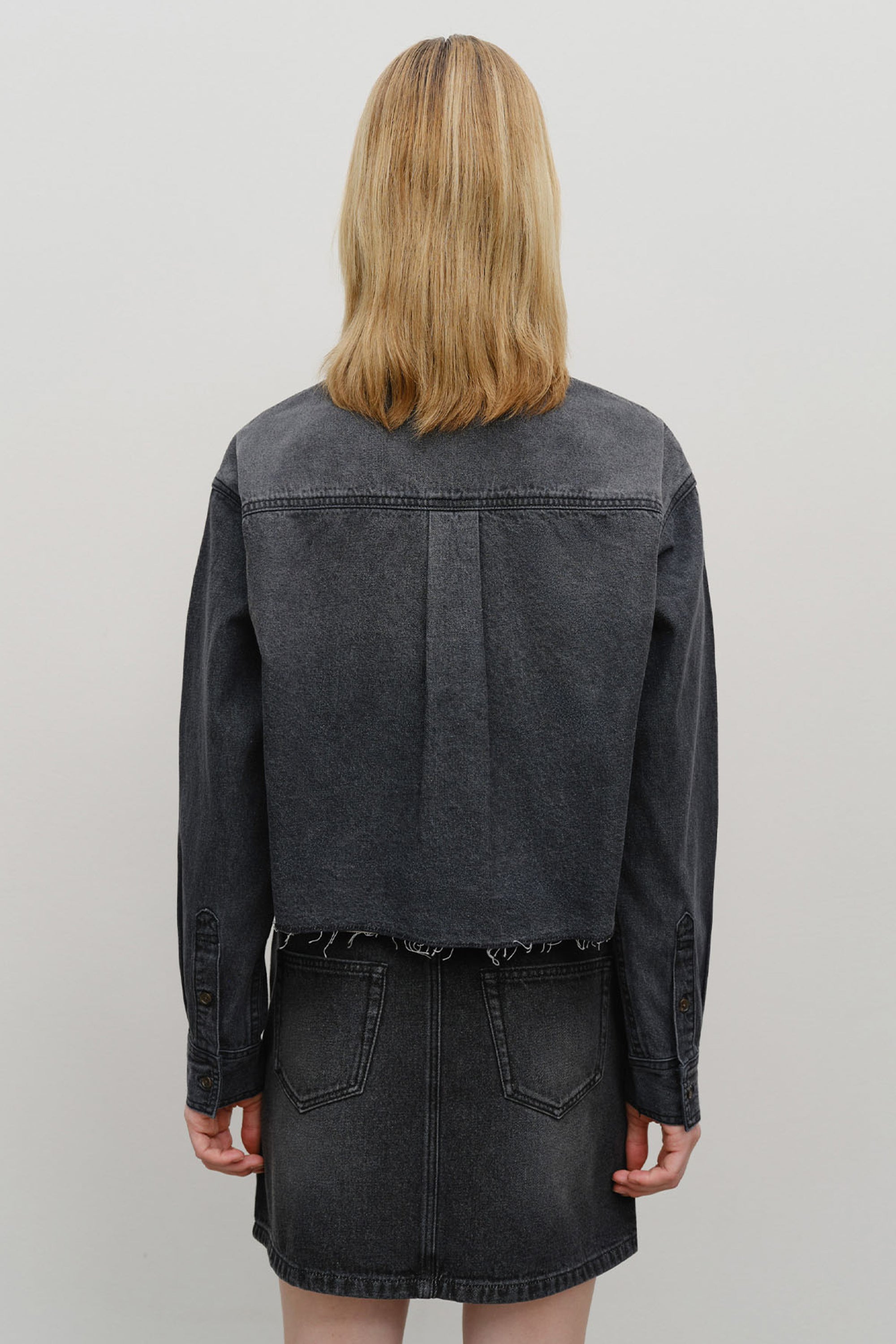 W Heritage Letter Logo Denim Crop Shirt Black