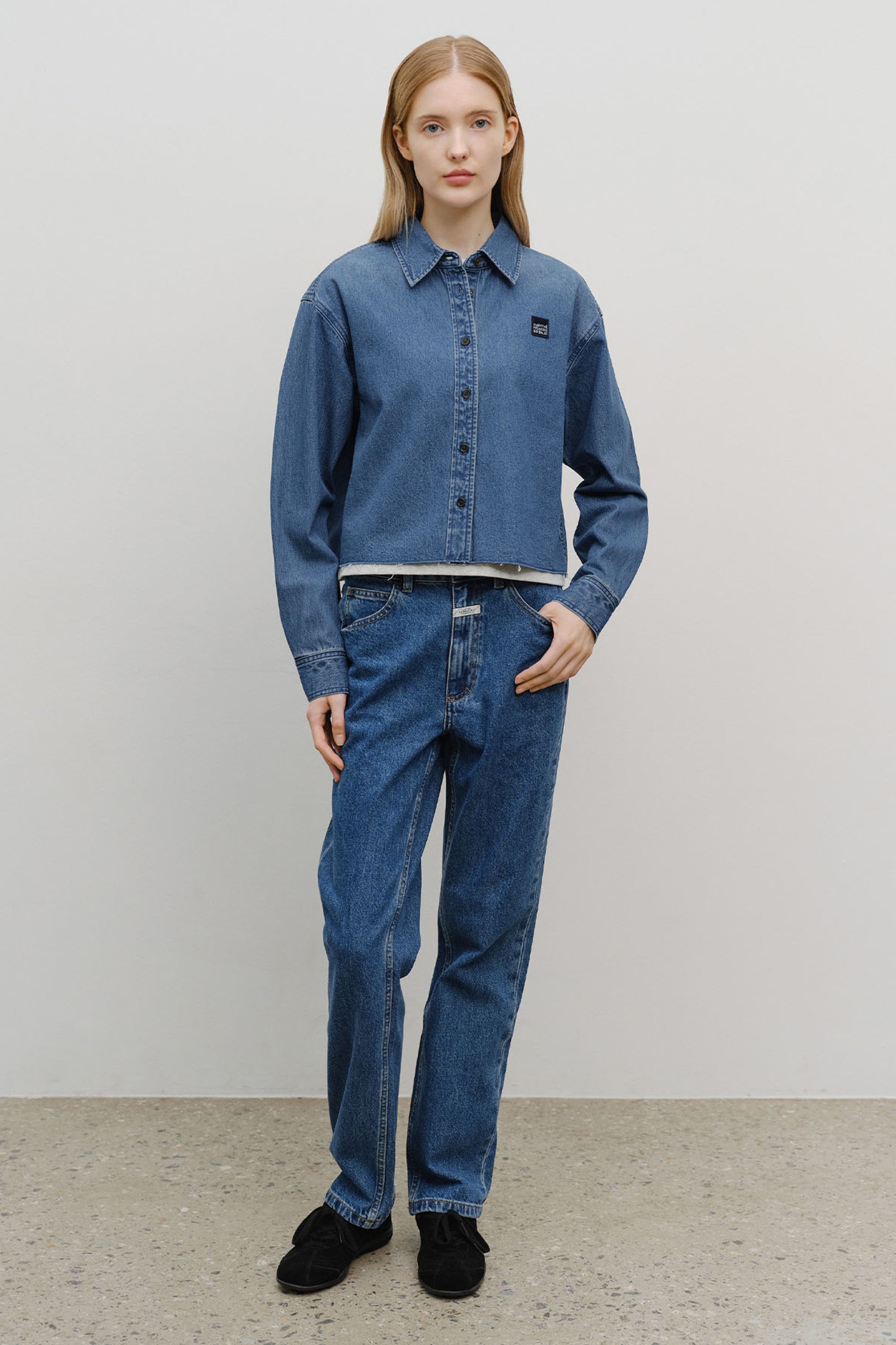W Heritage Letter Logo Denim Crop Shirt Blue
