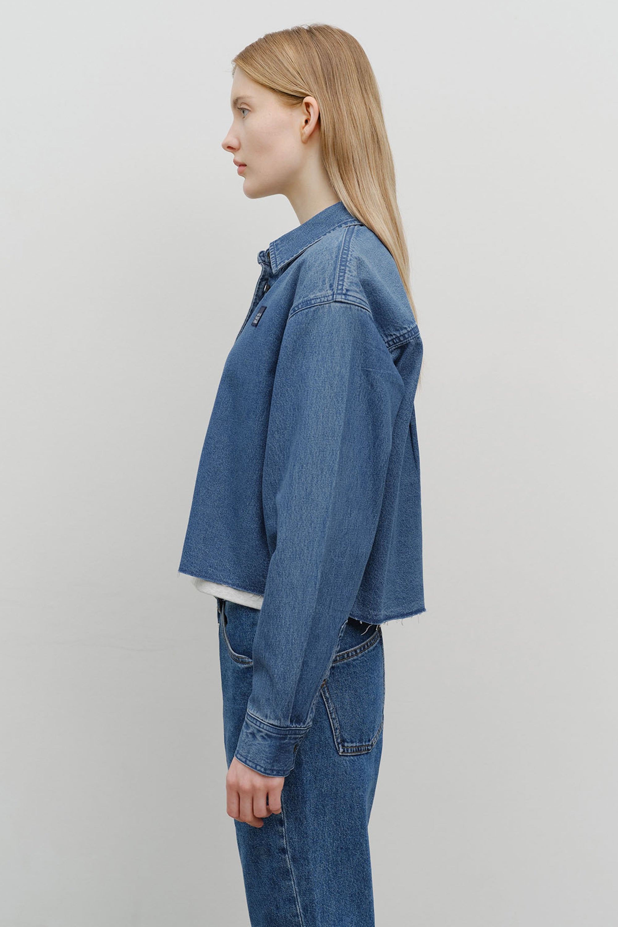 W Heritage Letter Logo Denim Crop Shirt Blue