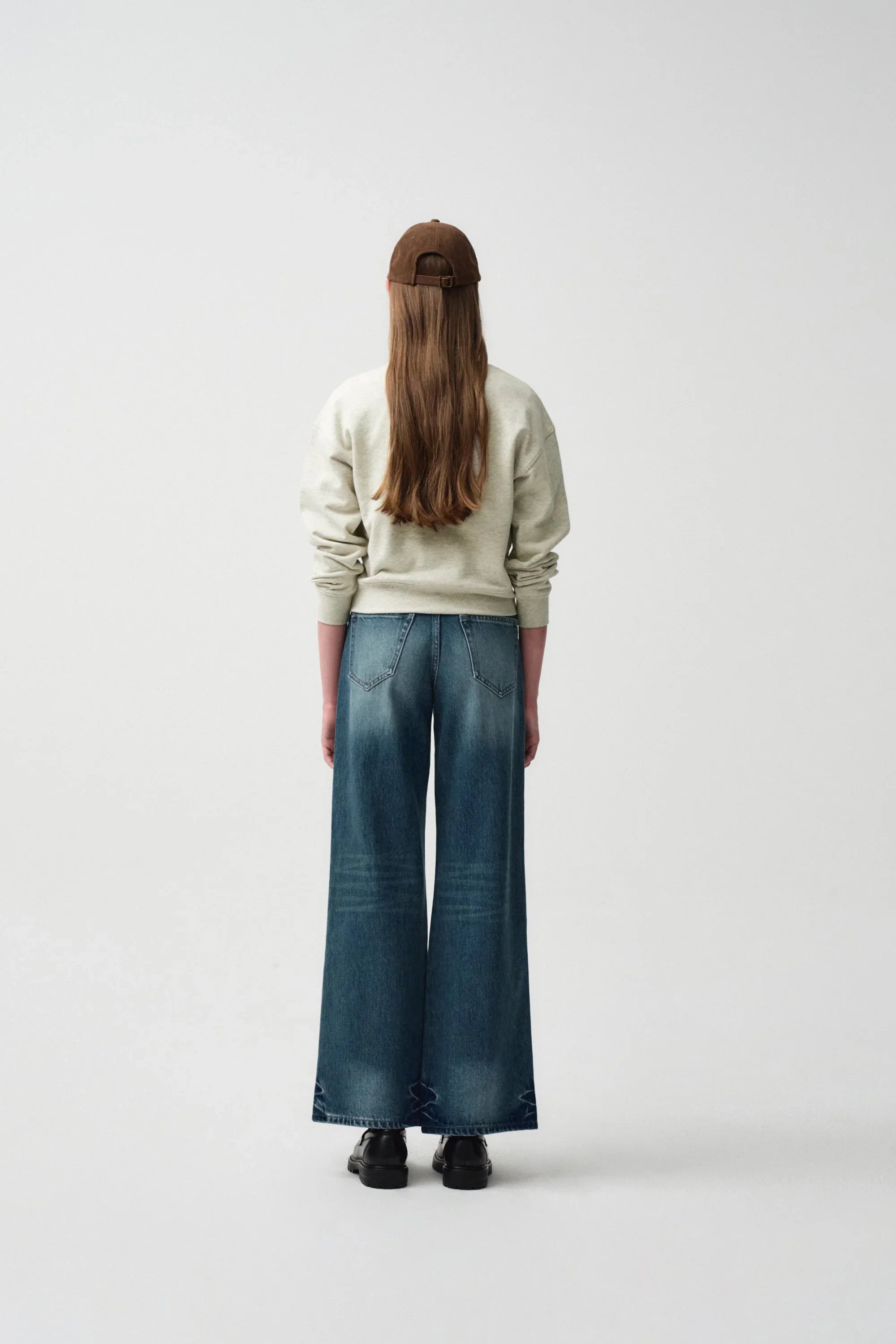 W Doodle Logo Crop Sweatshirt Oatmeal