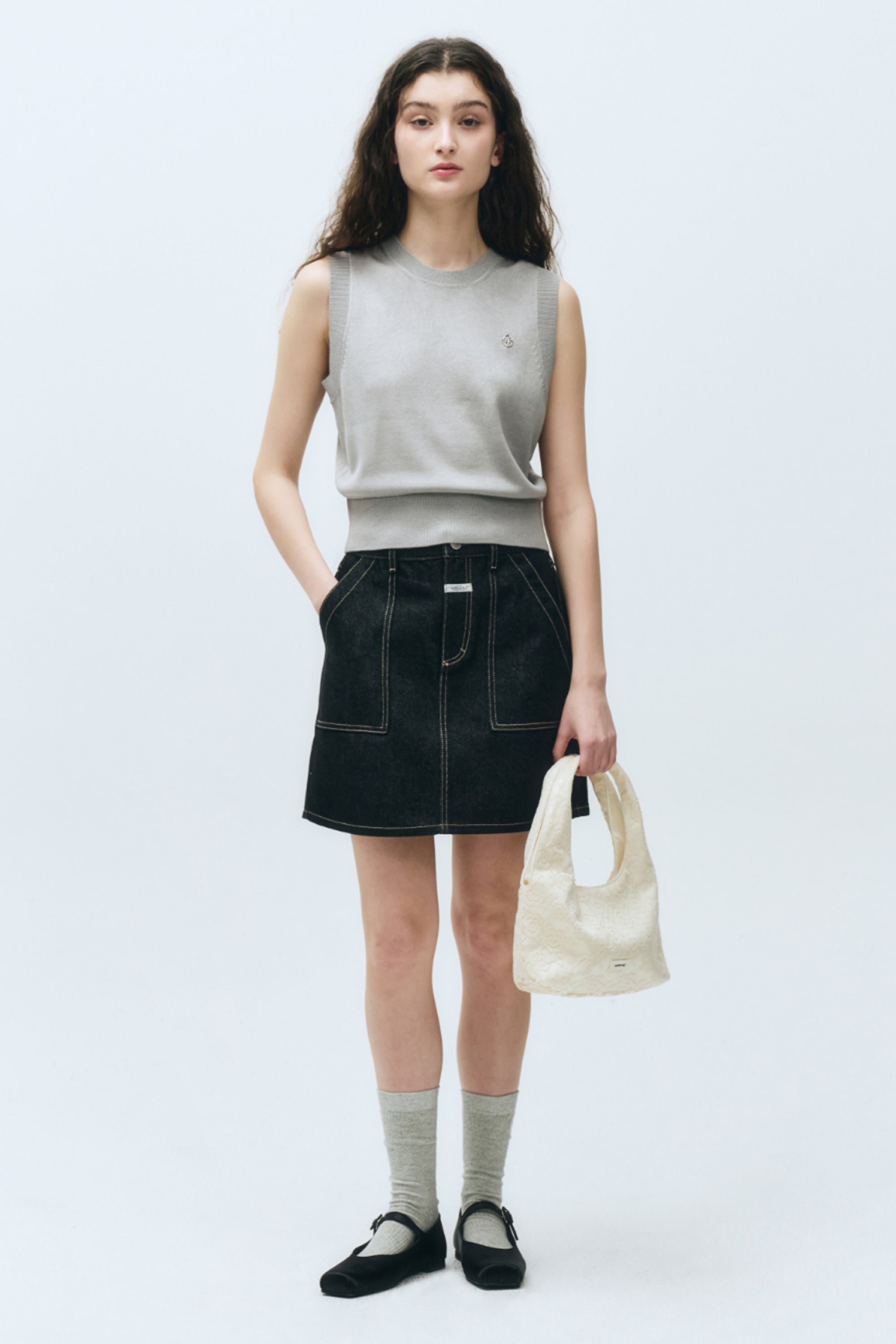 W Circle Logo Knit Vest Light Gray