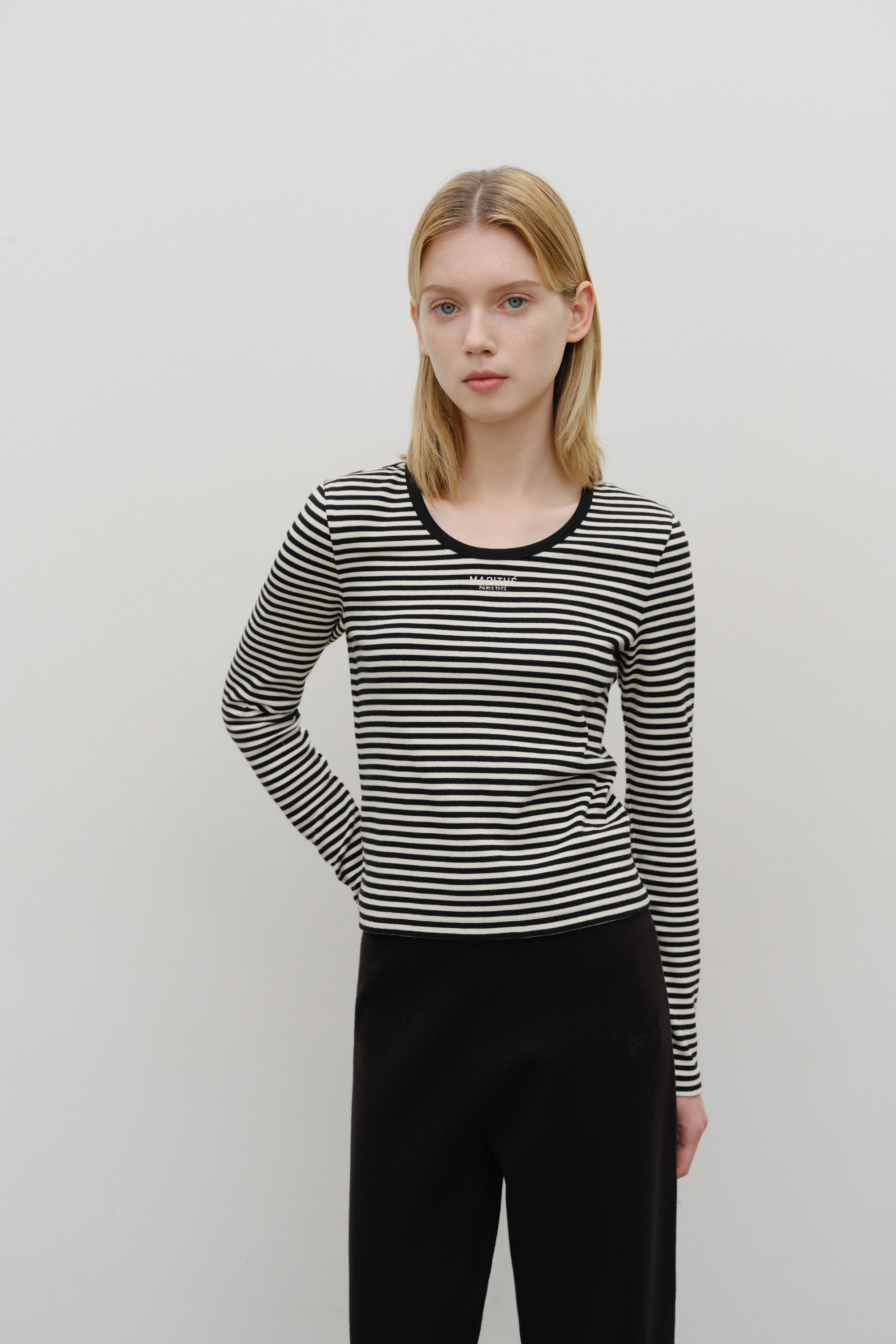 W Deep Neck Long Sleeve Black