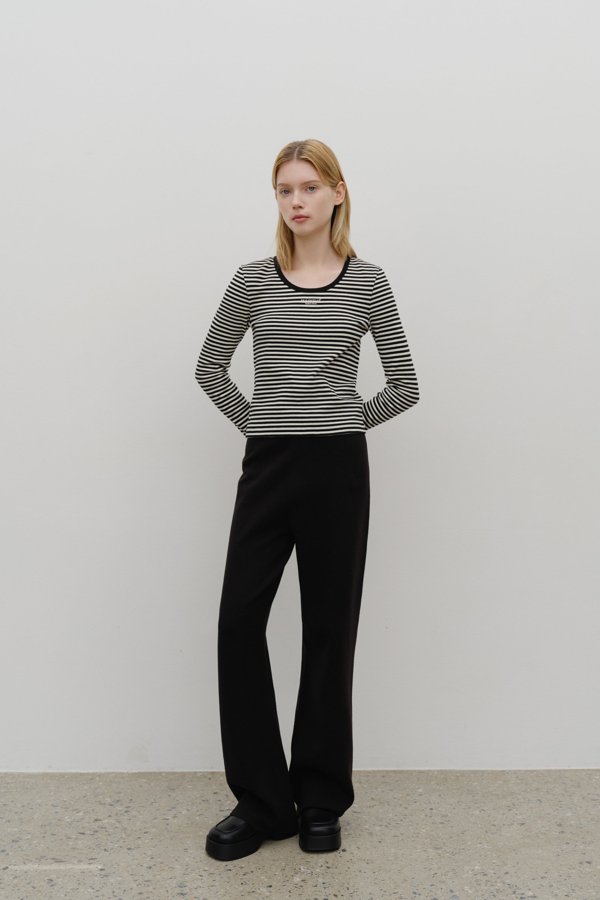 W Deep Neck Long Sleeve Black