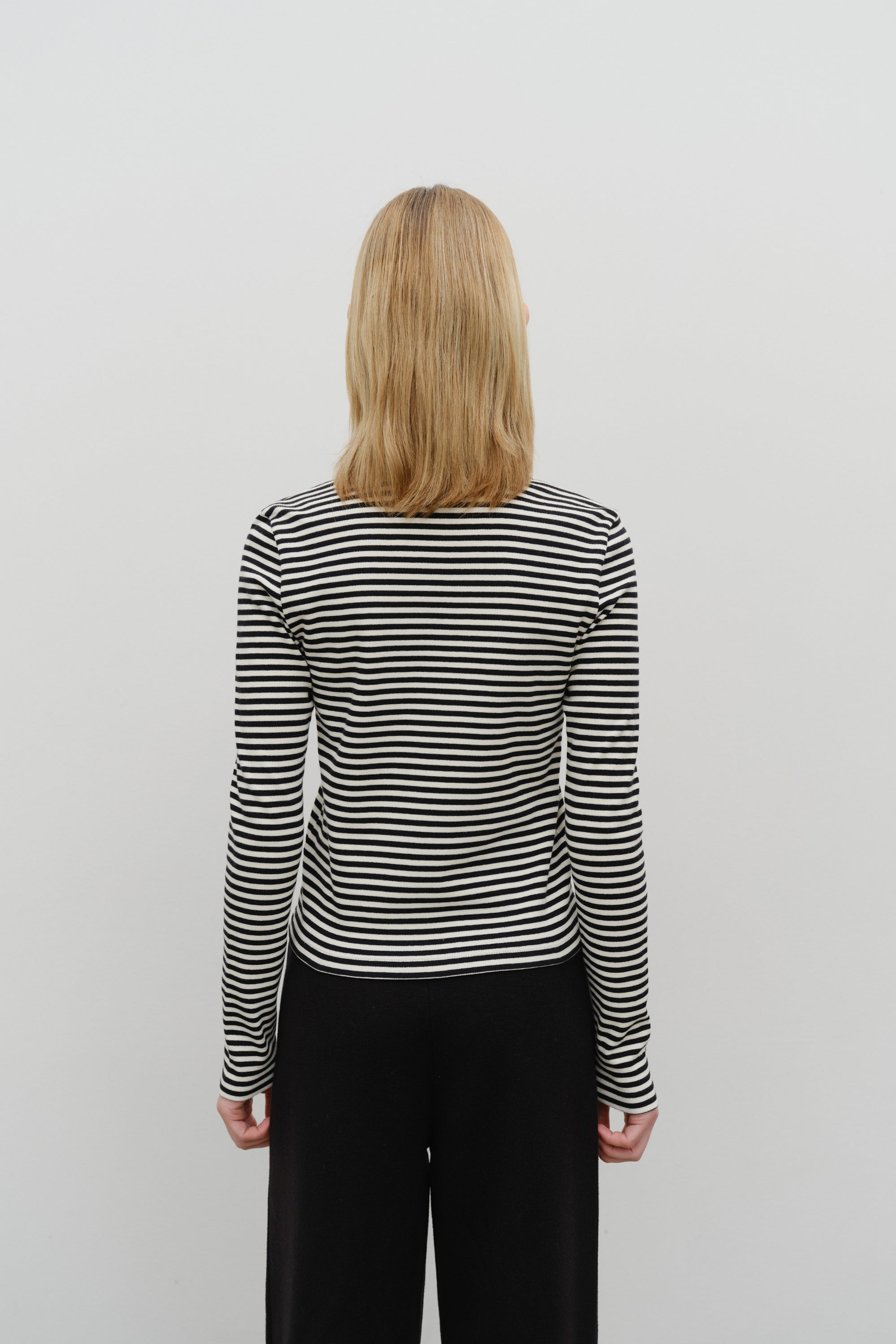 W Deep Neck Long Sleeve Black