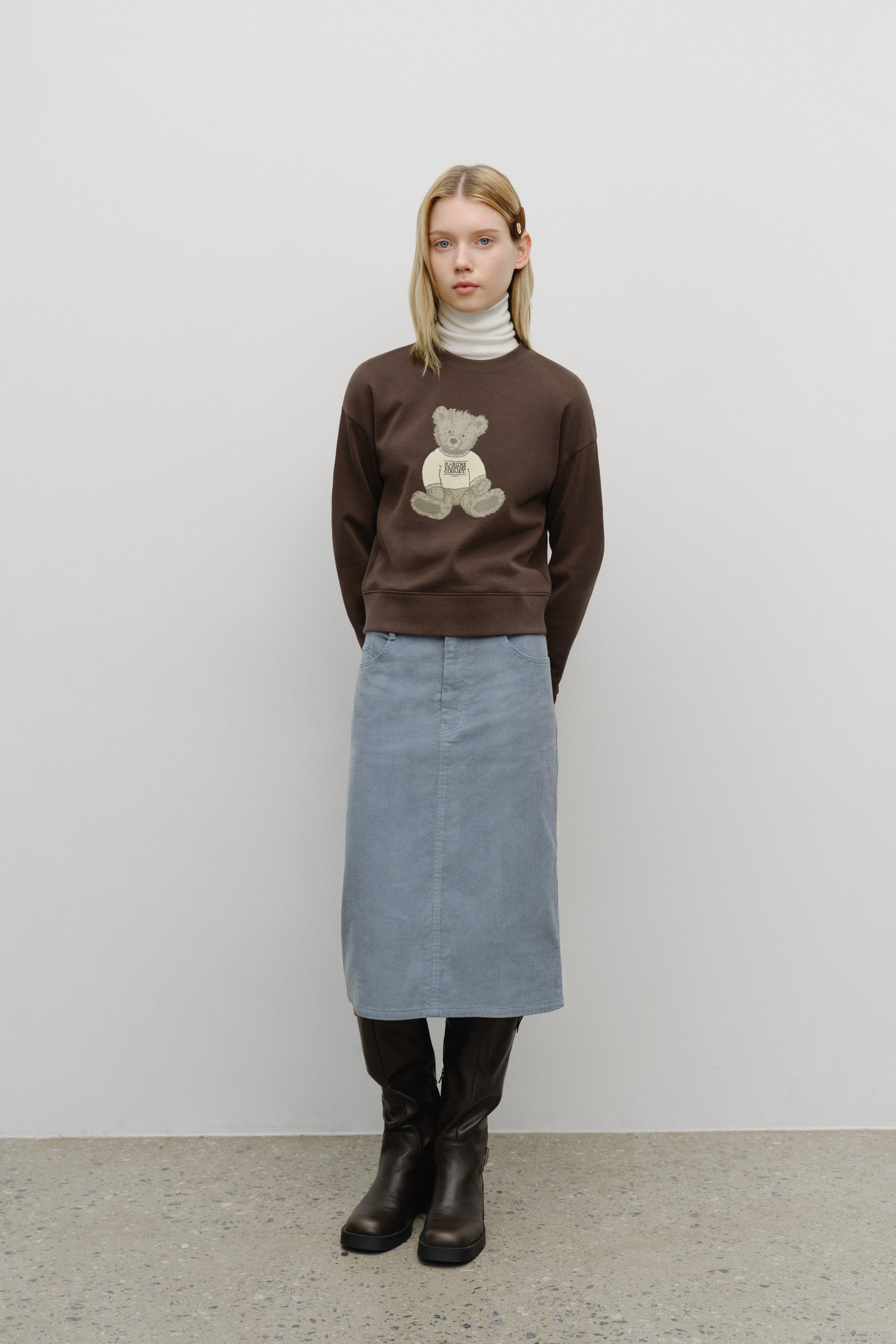 W Doodle Bear Crop Sweatshirt Brown