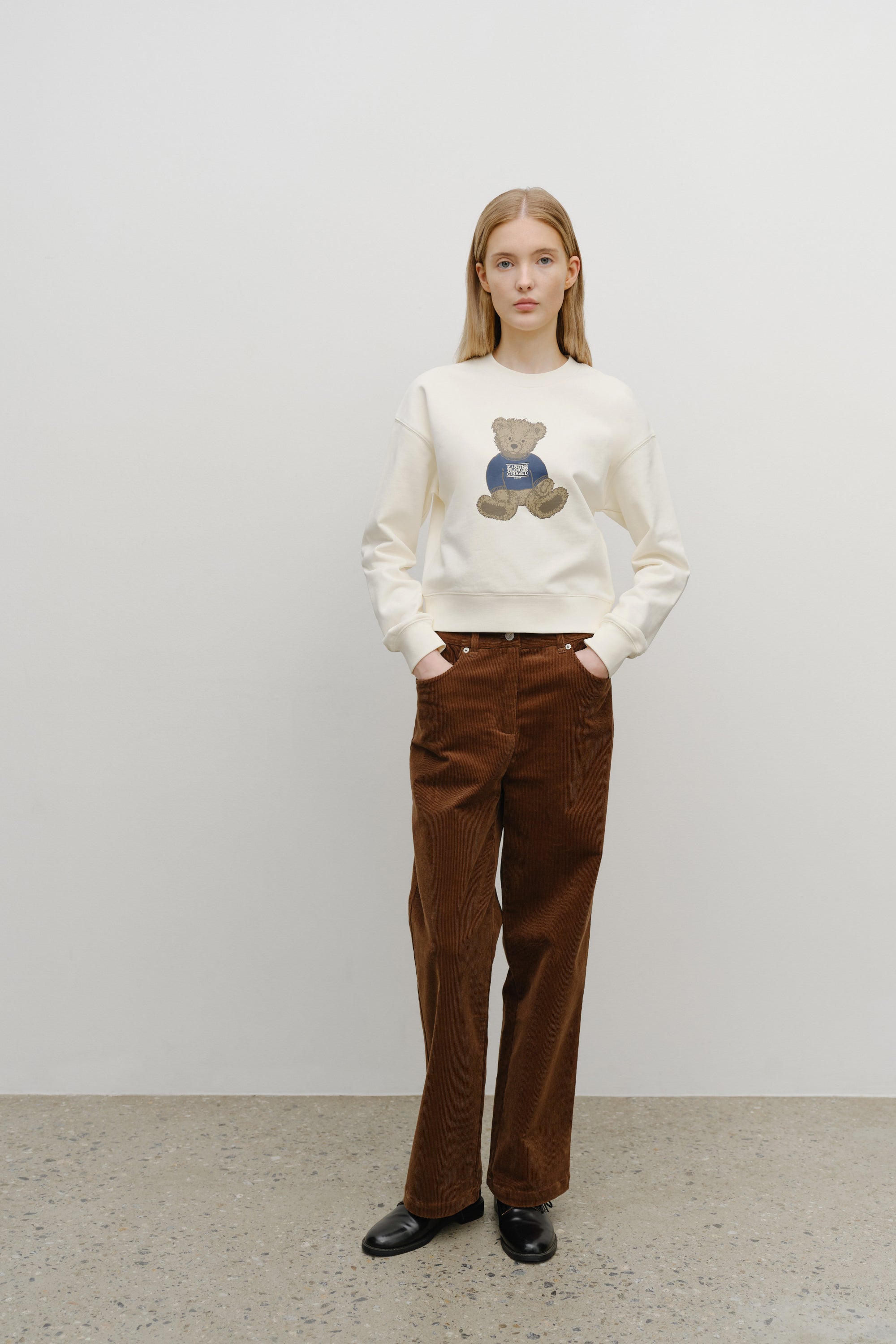 W Doodle Bear Crop Sweatshirt Ivory