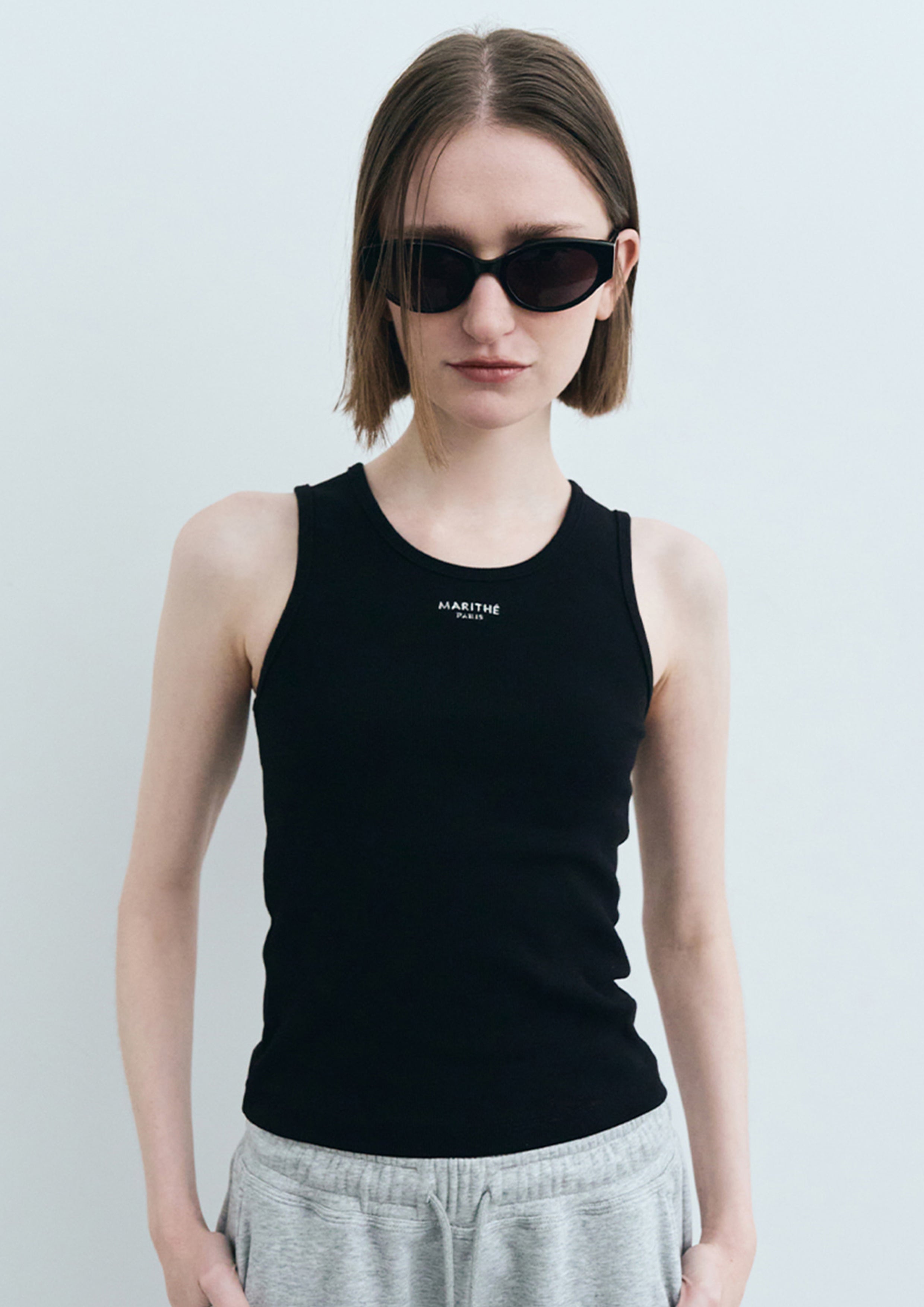 W U Neck Sleeveless Black