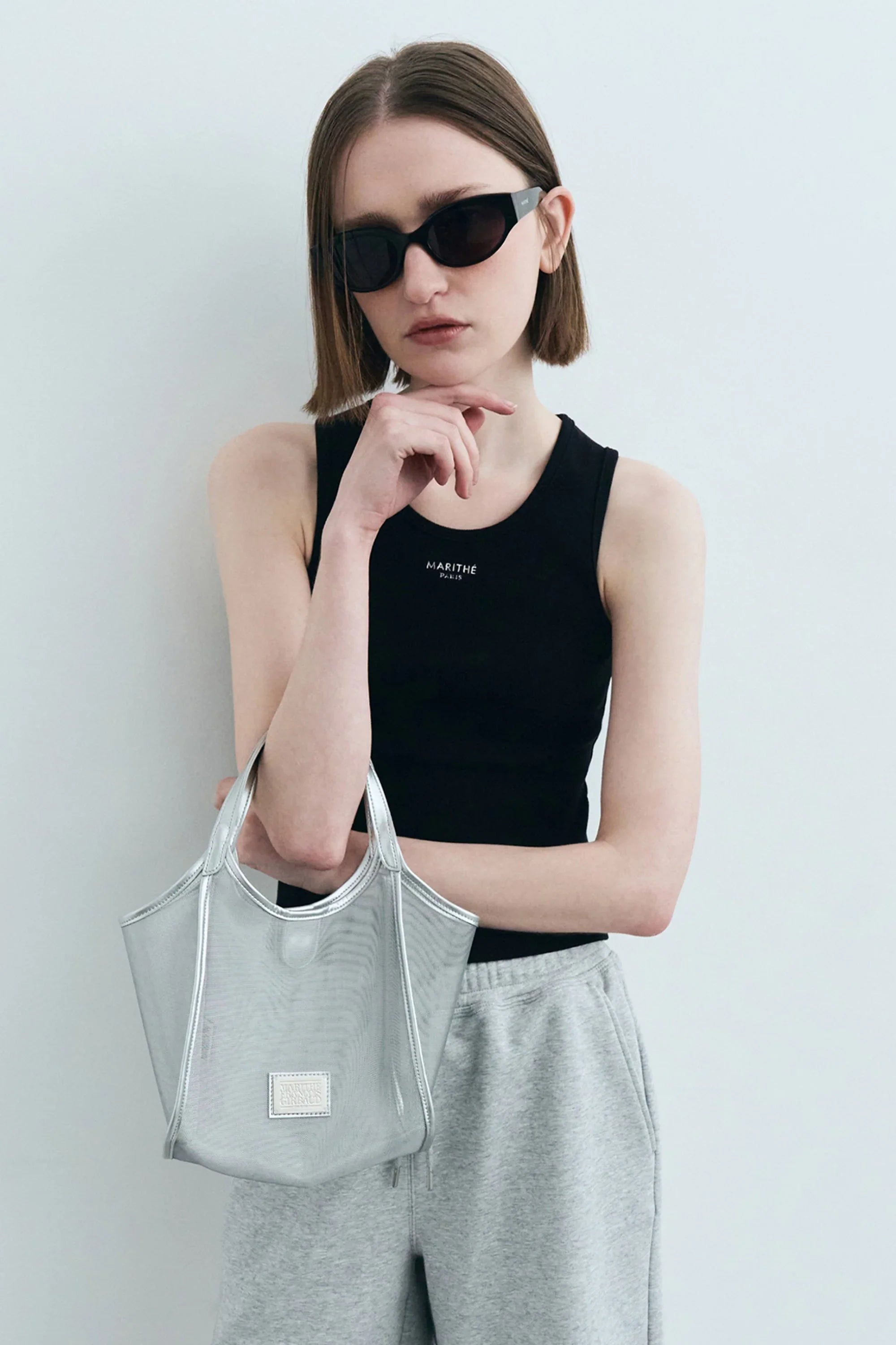 W U Neck Sleeveless Black