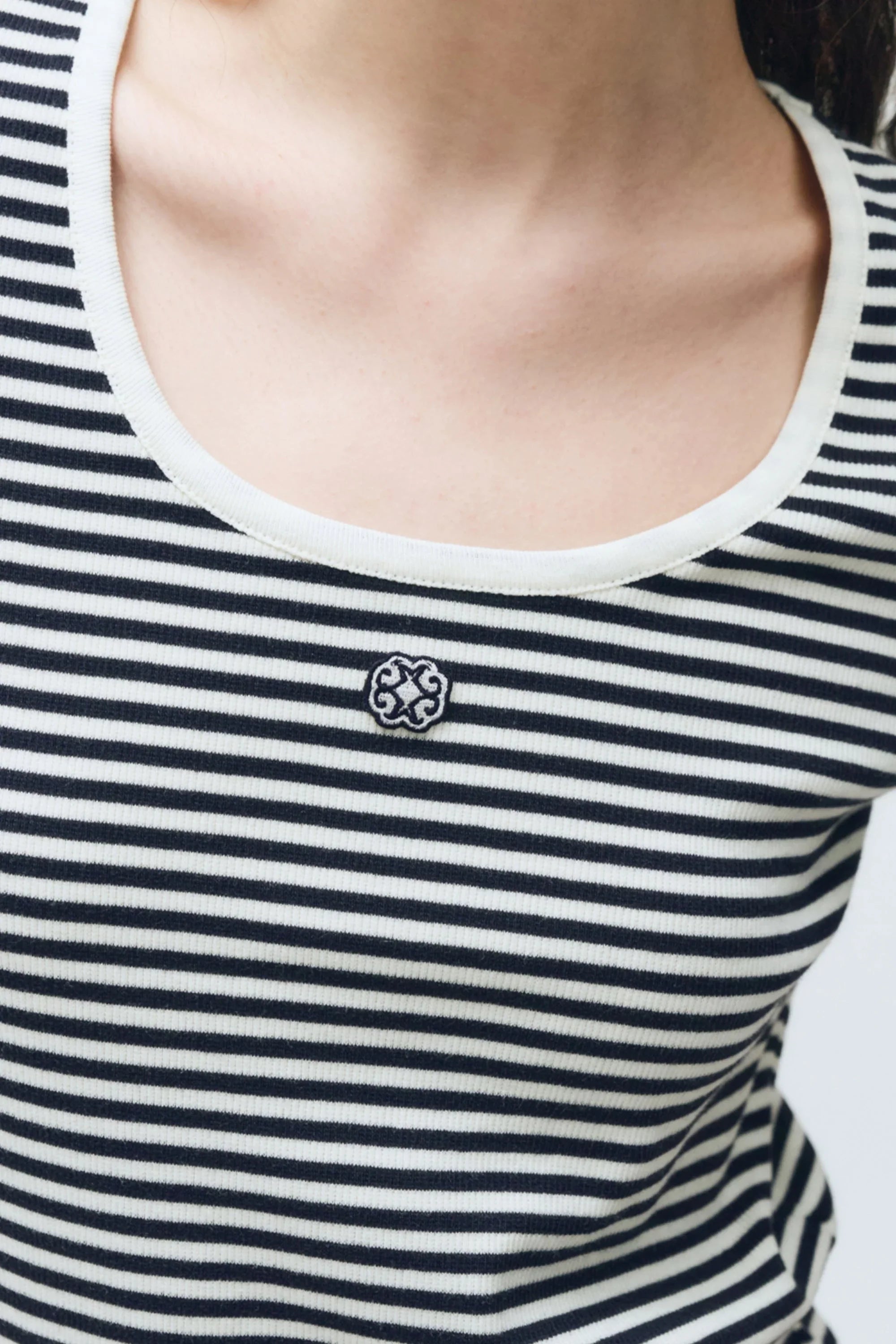W Deep Neck Ringer Tee Navy