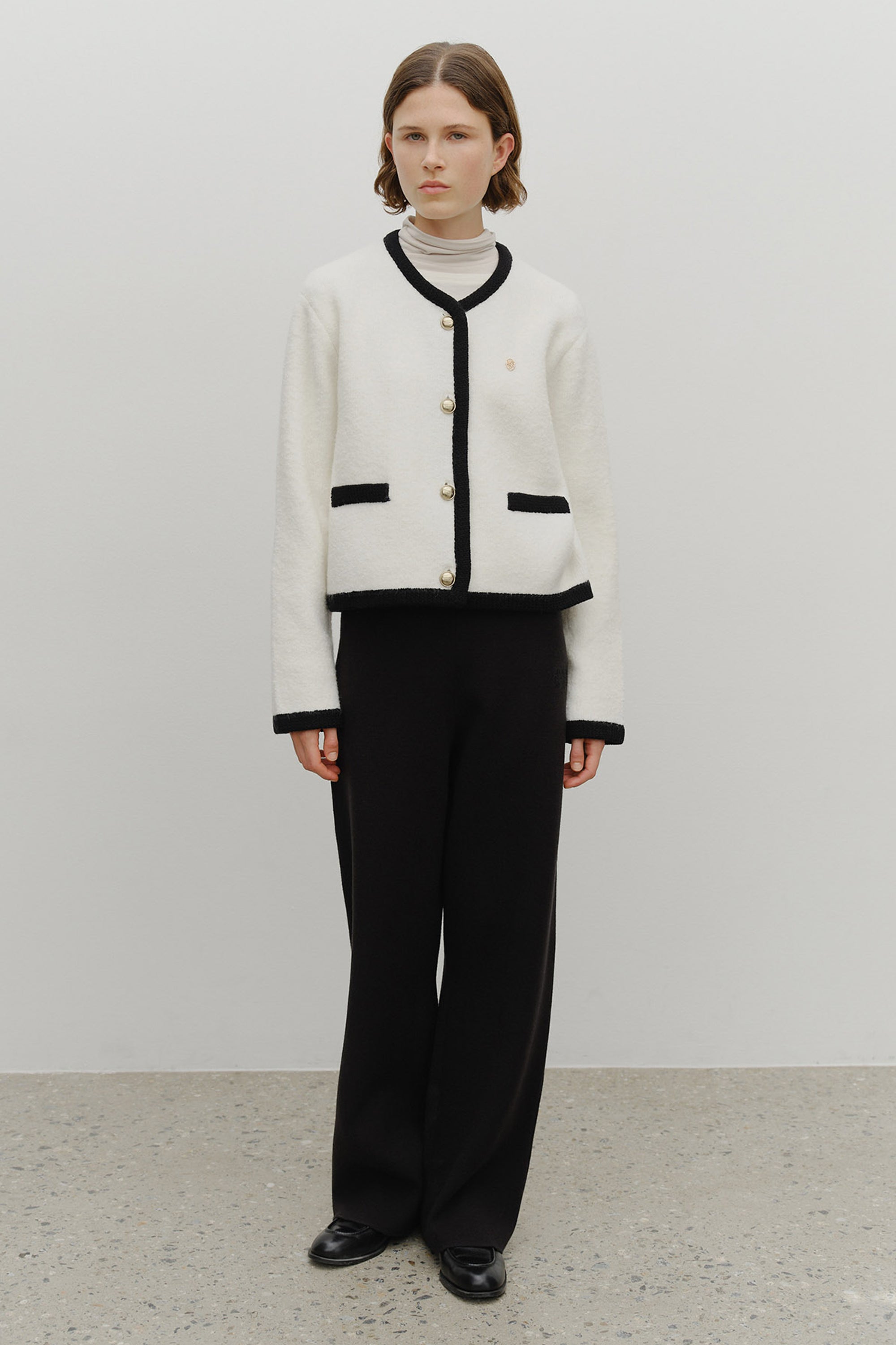 W Boucle Knit Round Neck Cardigan Ivory