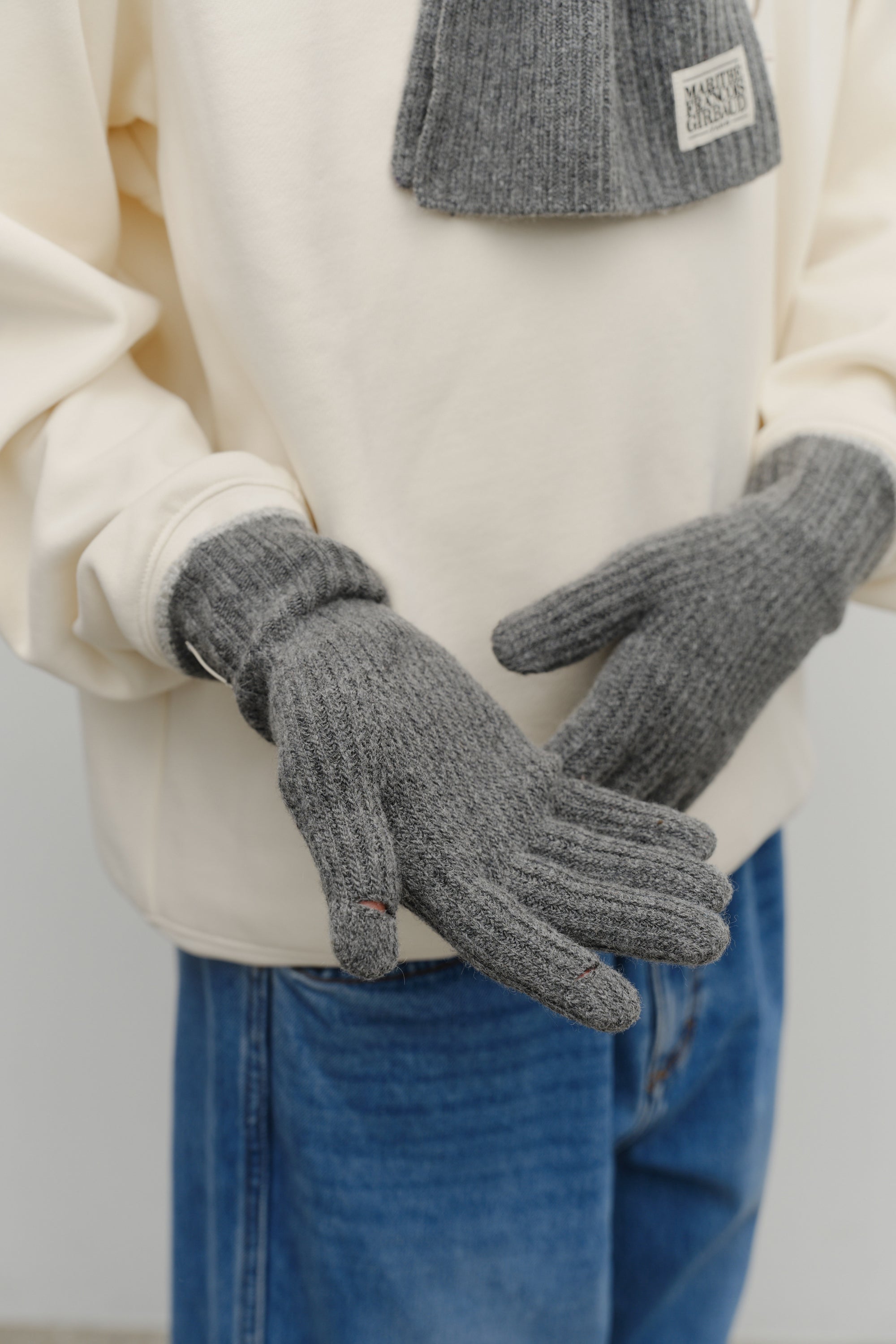 Classic Logo Glove Charcoal