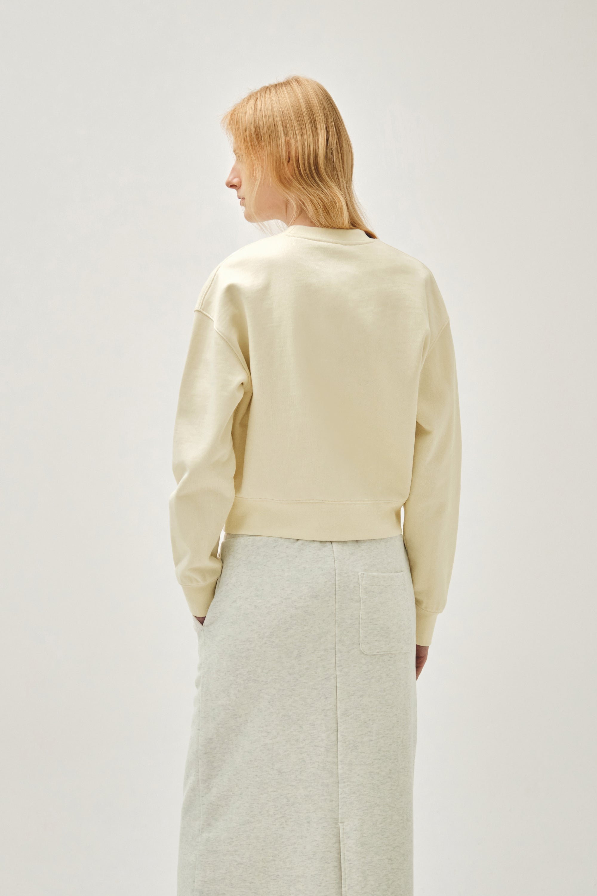 W Classic Logo Crop Sweatshirt Ivory