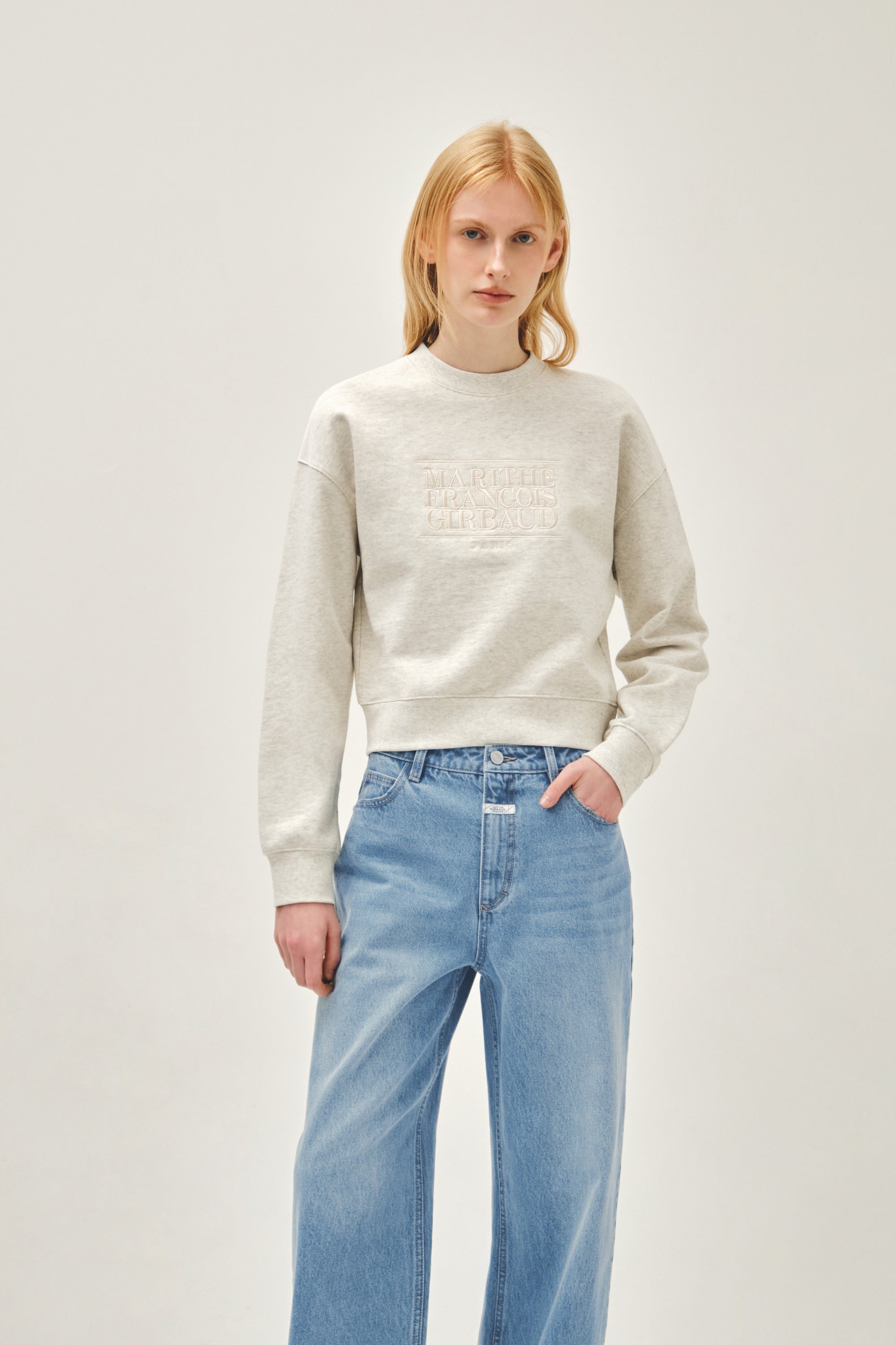 W Classic Logo Crop Sweatshirt Oatmeal