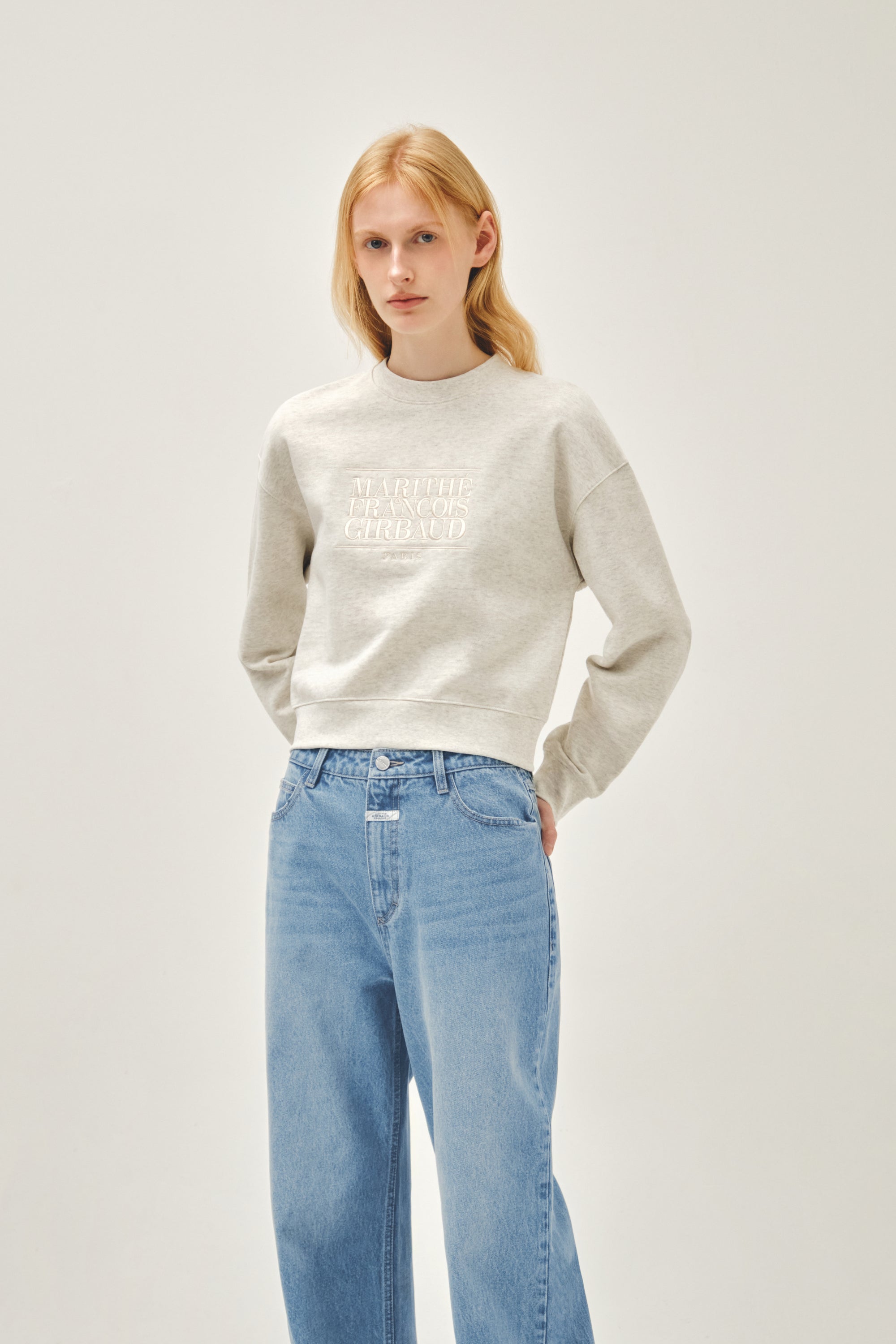 W Classic Logo Crop Sweatshirt Oatmeal