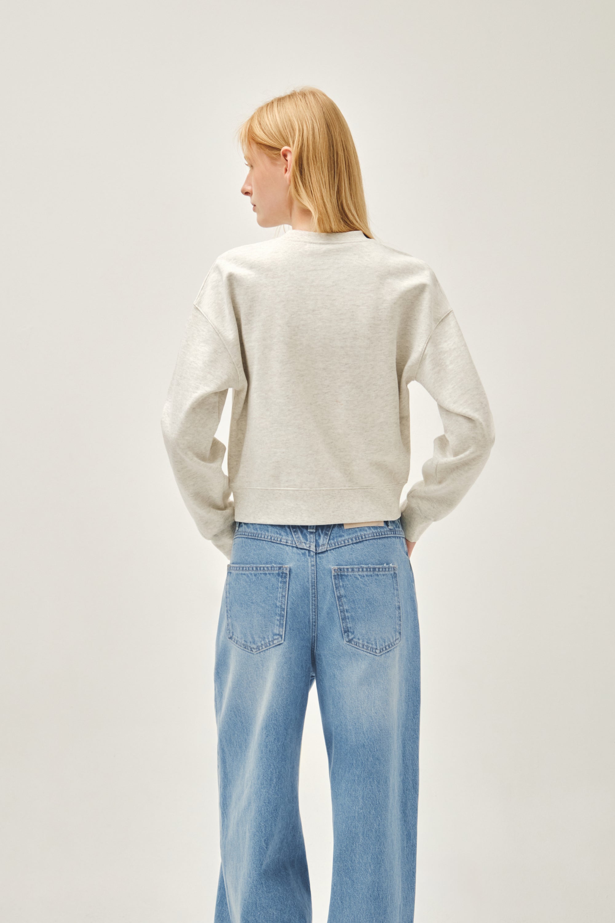W Classic Logo Crop Sweatshirt Oatmeal